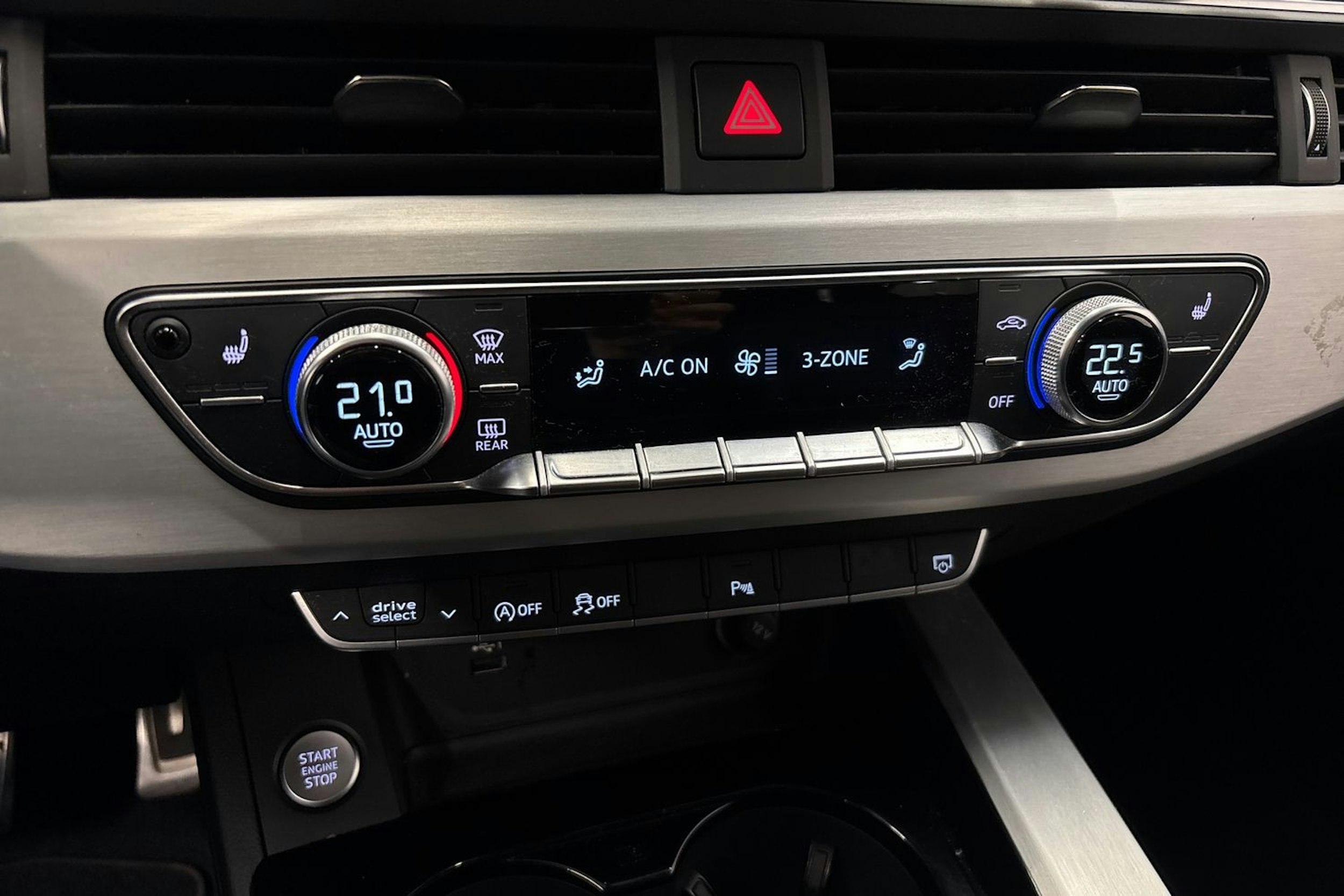 musta Audi A4 2021 kuva 32.