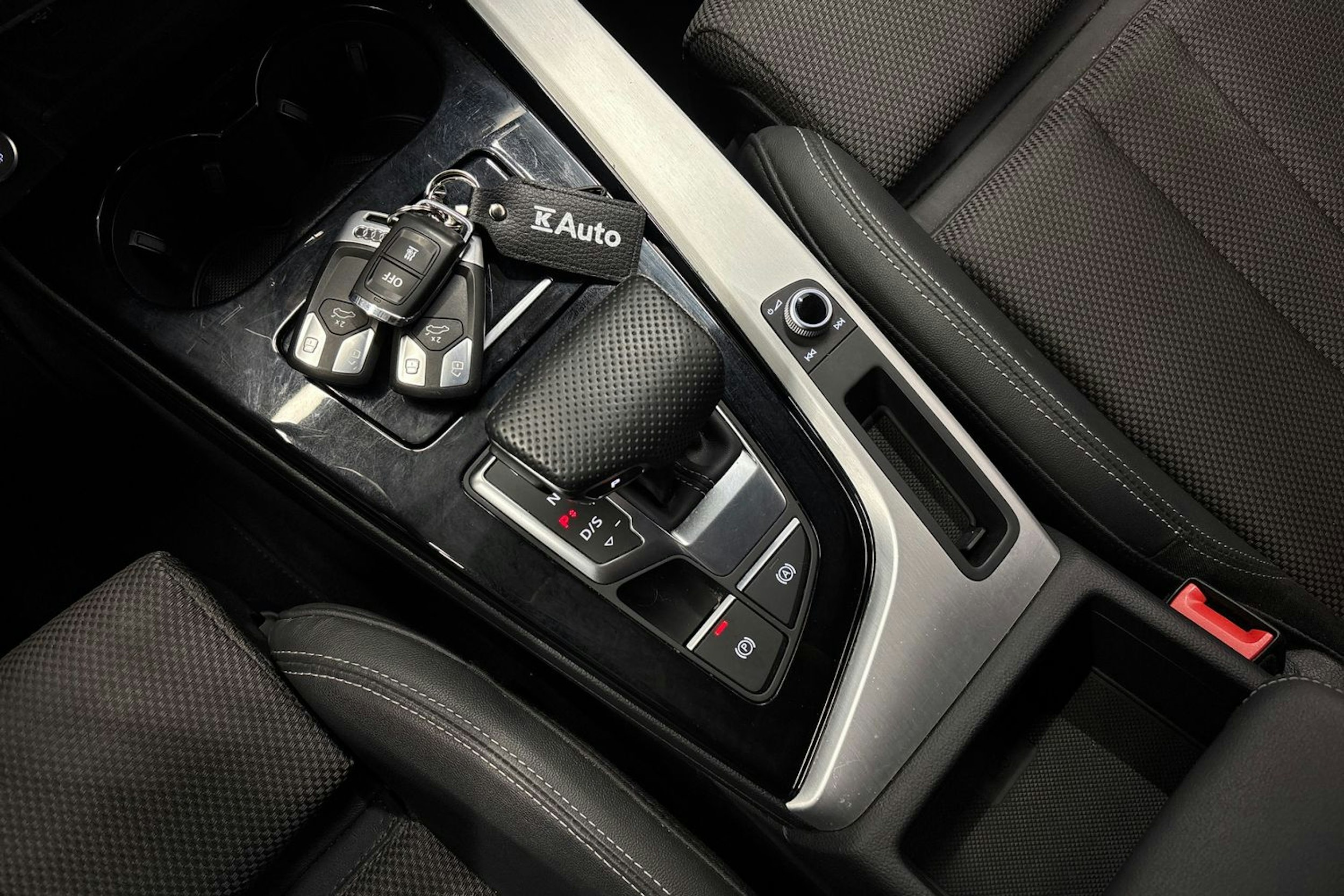 musta Audi A4 2021 kuva 33.