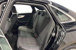 musta Audi A4 2021 kuva 8.