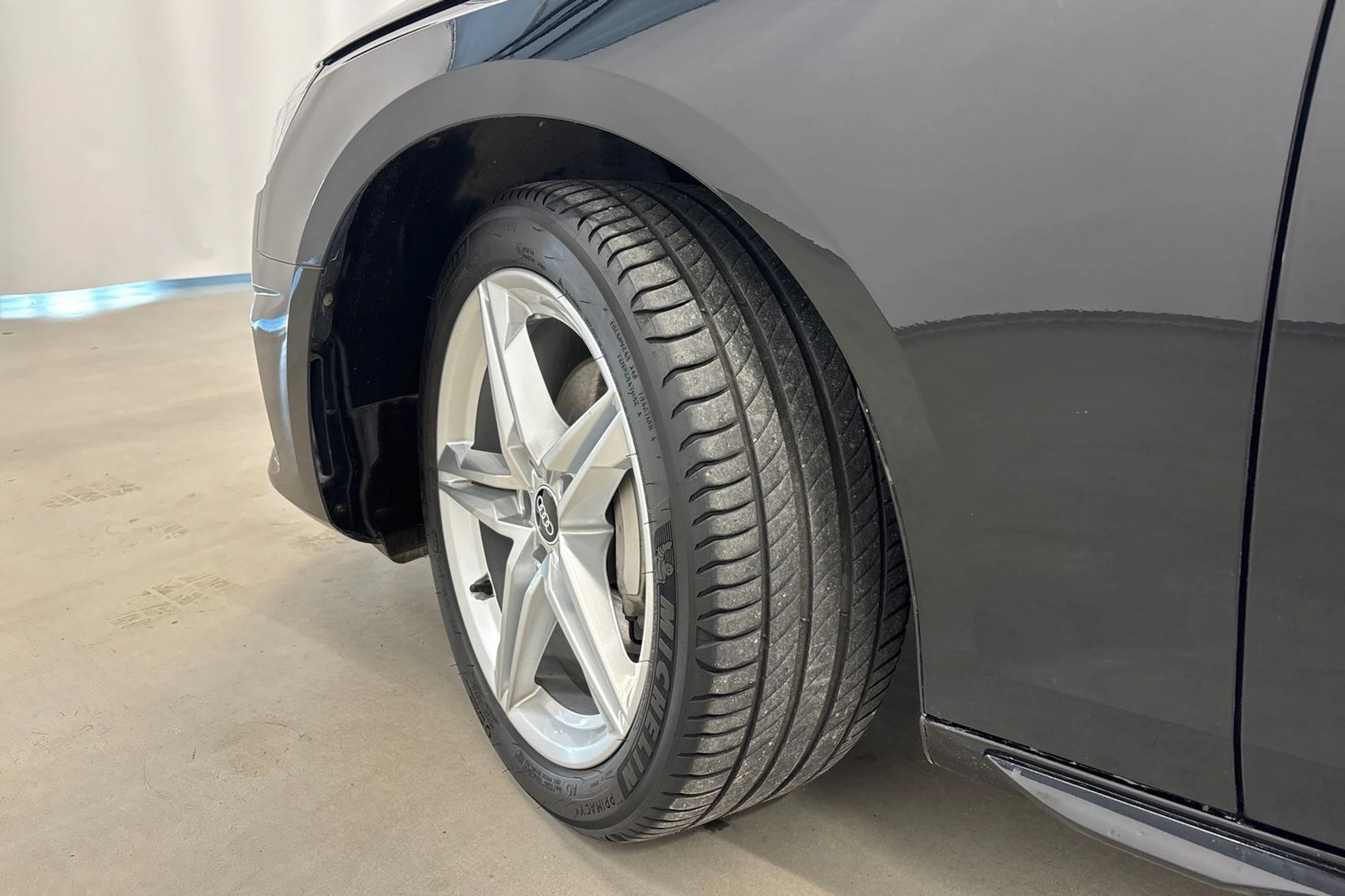 musta Audi A4 2021 kuva 10.