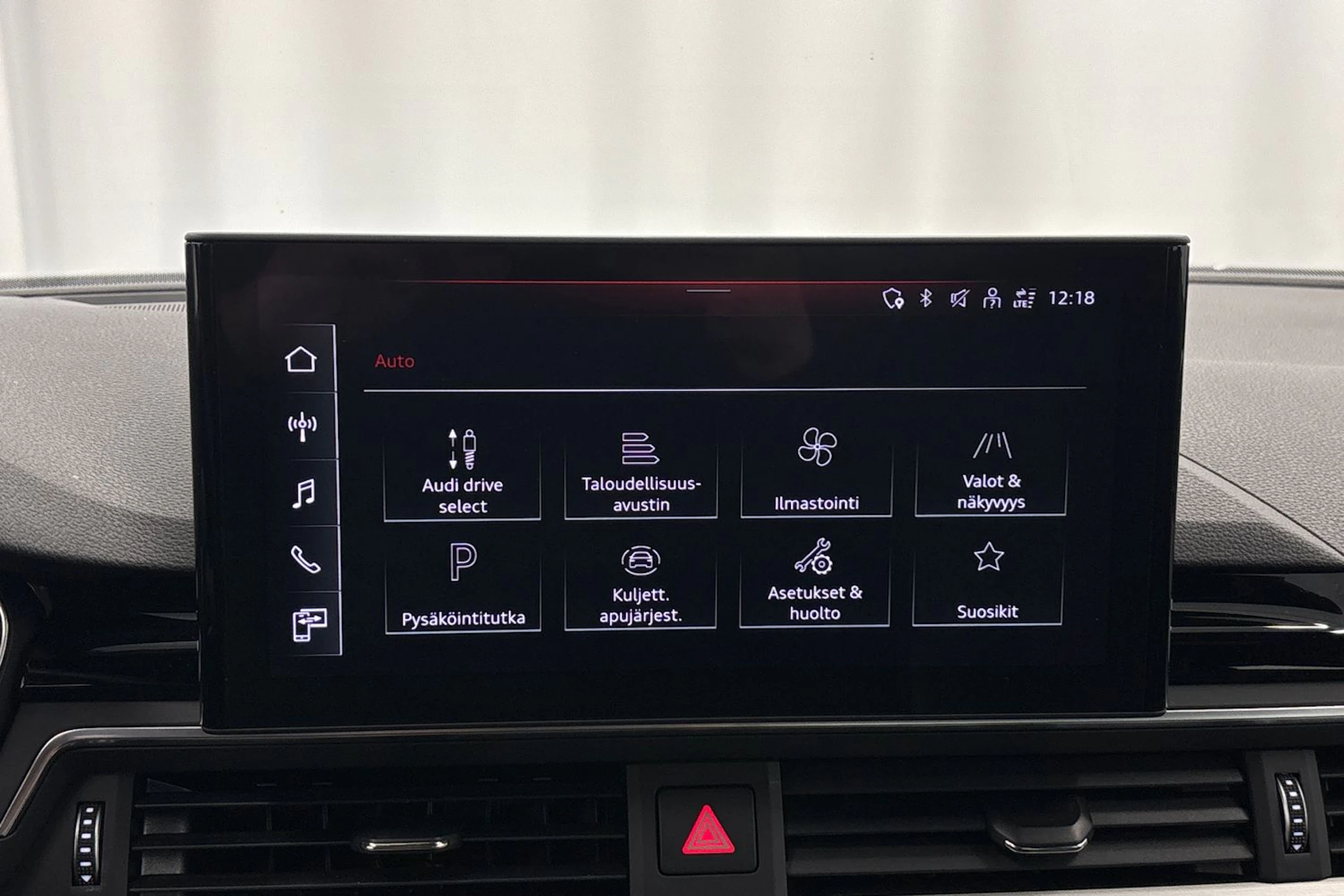 musta Audi A4 2021 kuva 12.