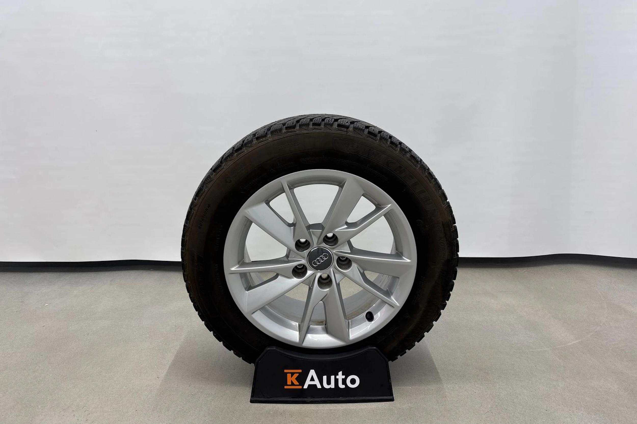 musta Audi A4 2021 kuva 15.