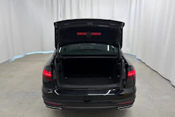 musta Audi A4 2021 kuva 16.