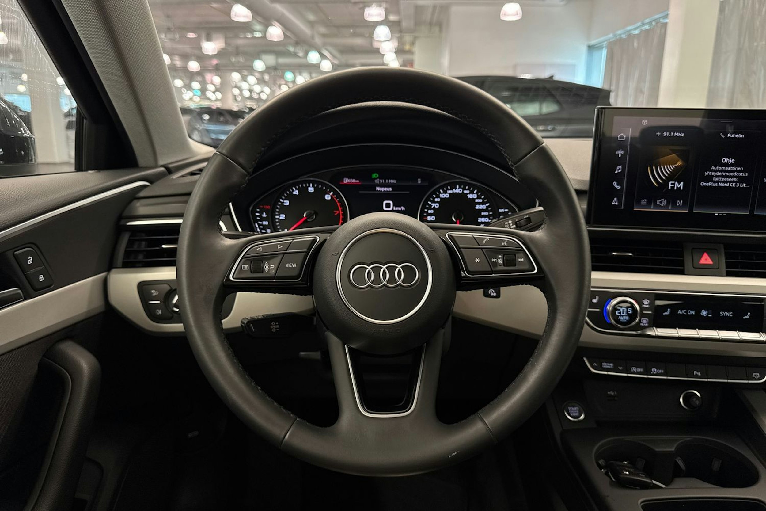 valkoinen Audi A4 2021 kuva 16.