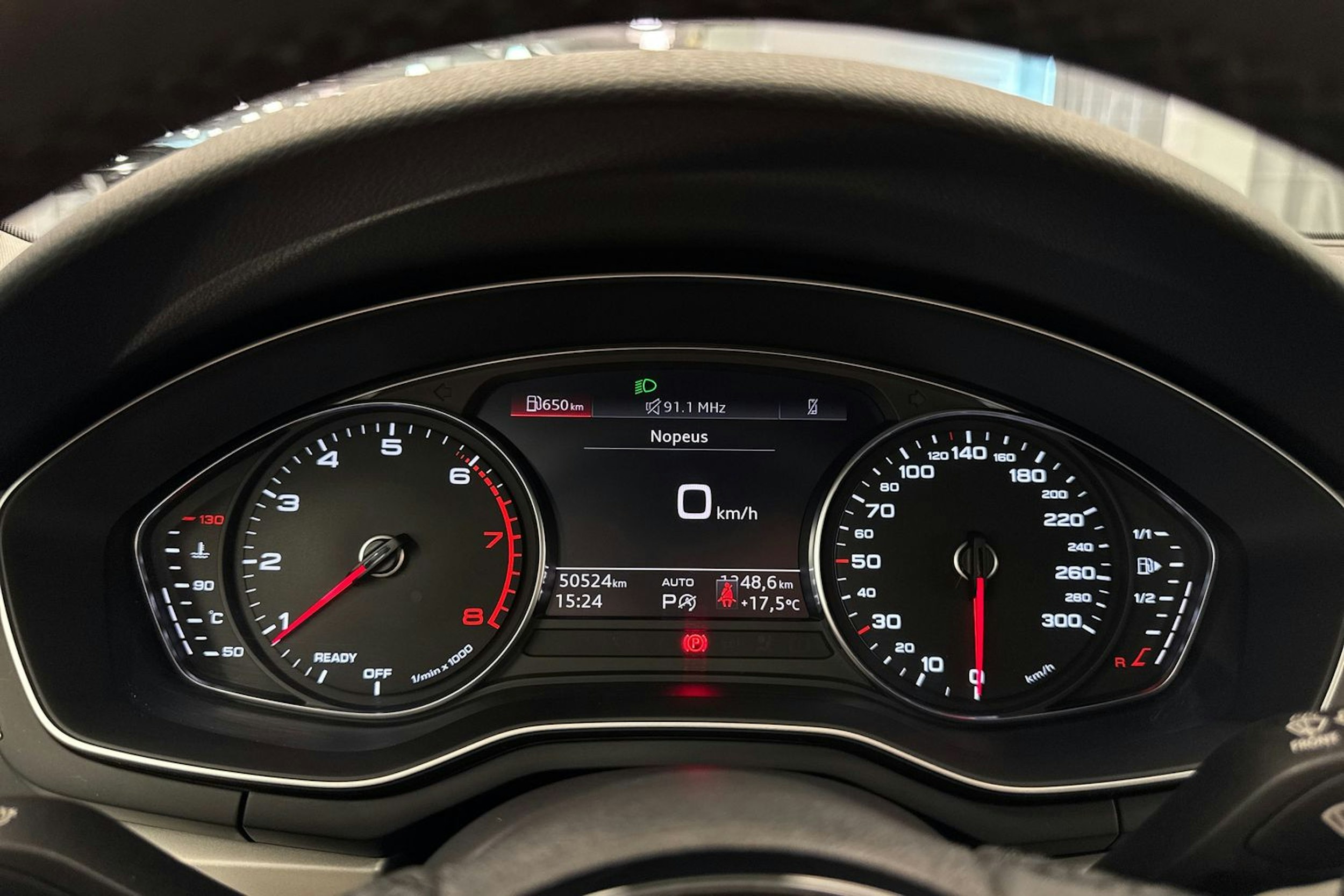 valkoinen Audi A4 2021 kuva 17.