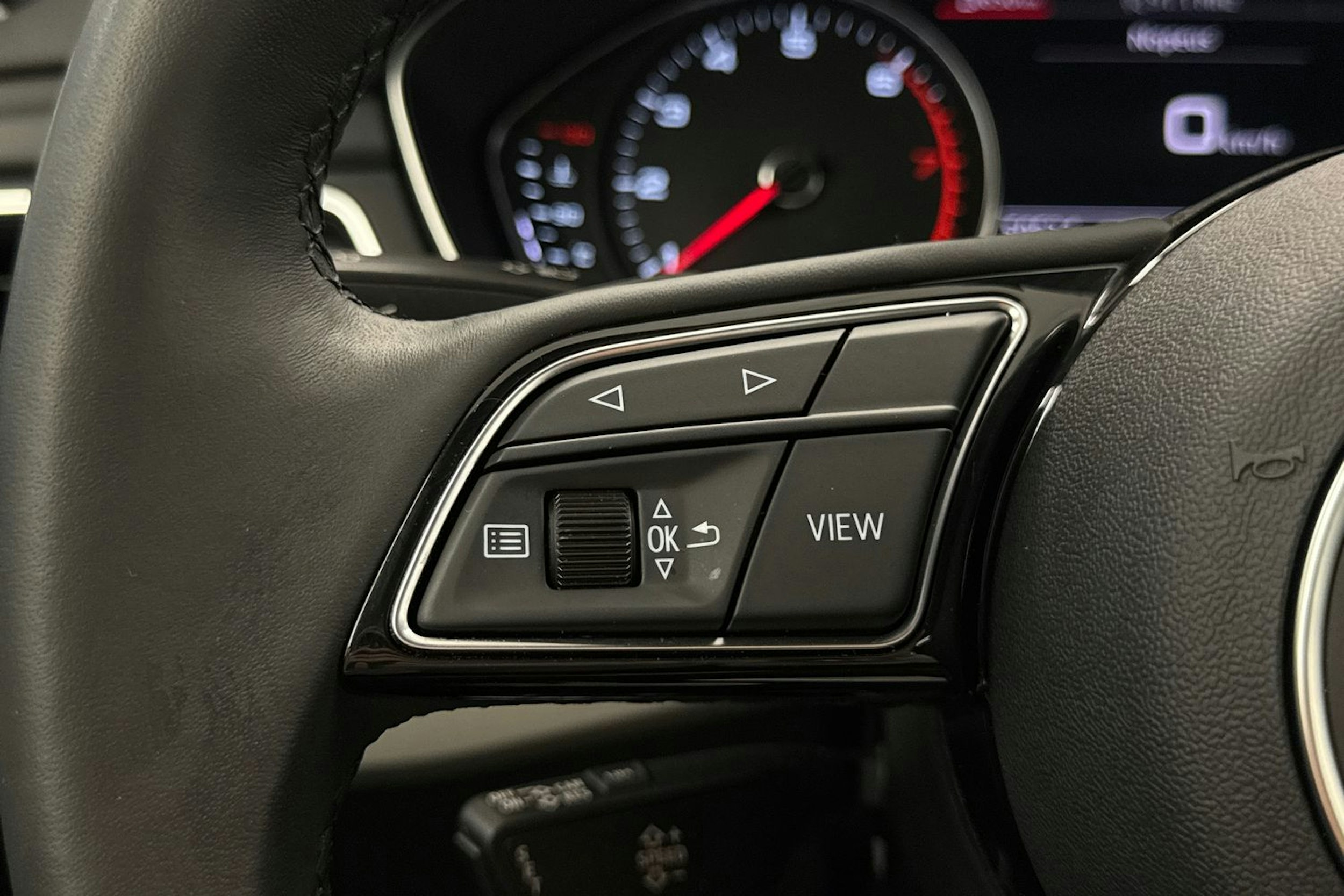 valkoinen Audi A4 2021 kuva 18.