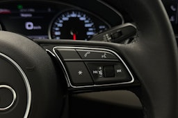 valkoinen Audi A4 2021 kuva 19.