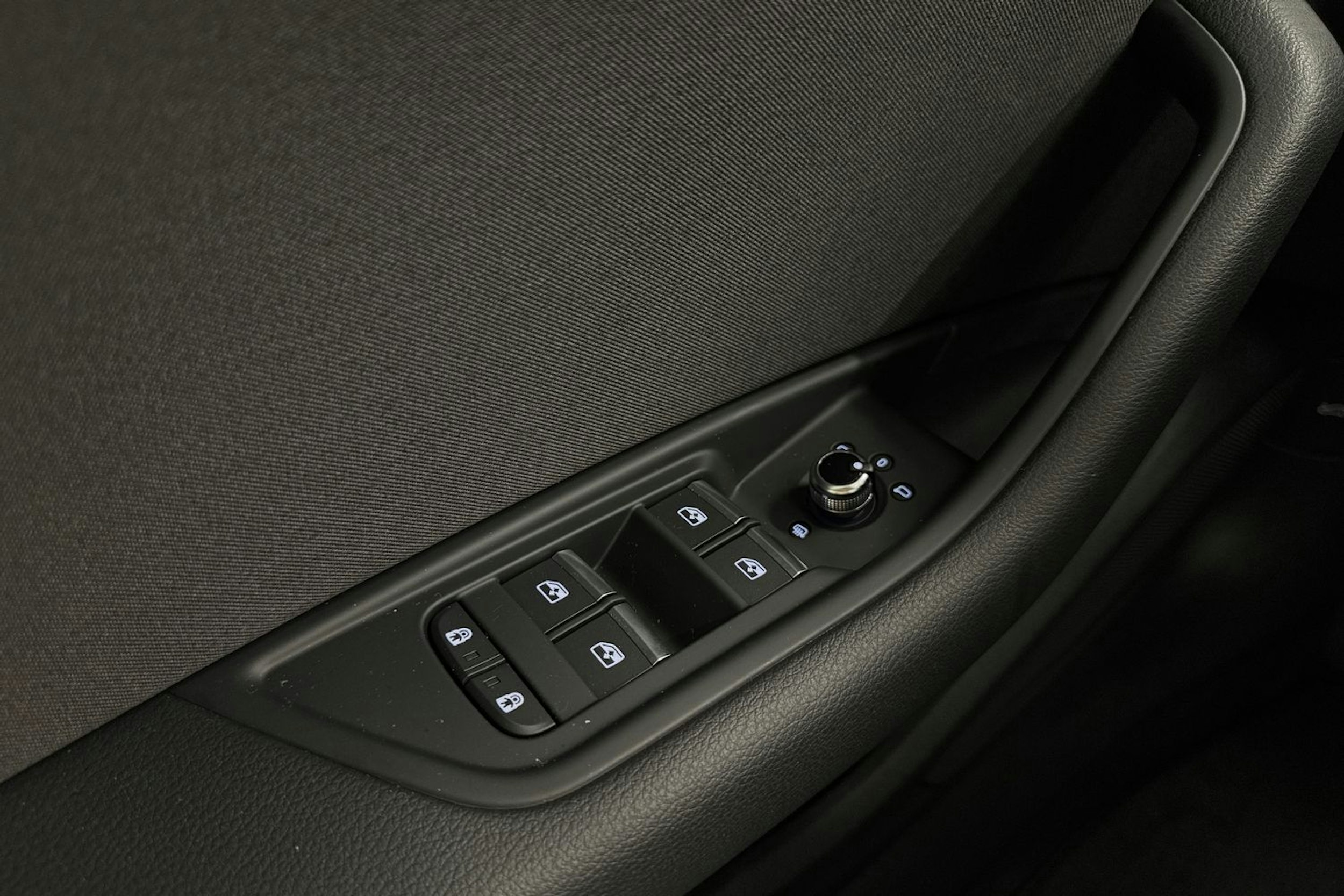 valkoinen Audi A4 2021 kuva 21.