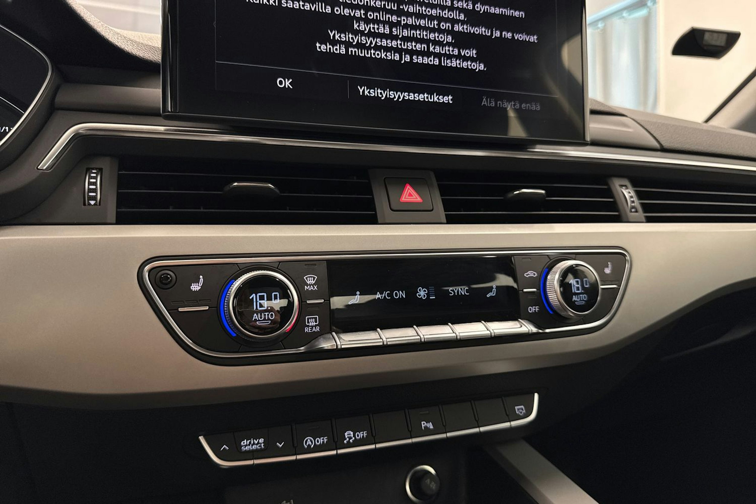 valkoinen Audi A4 2021 kuva 25.