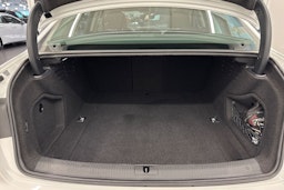 valkoinen Audi A4 2021 kuva 30.
