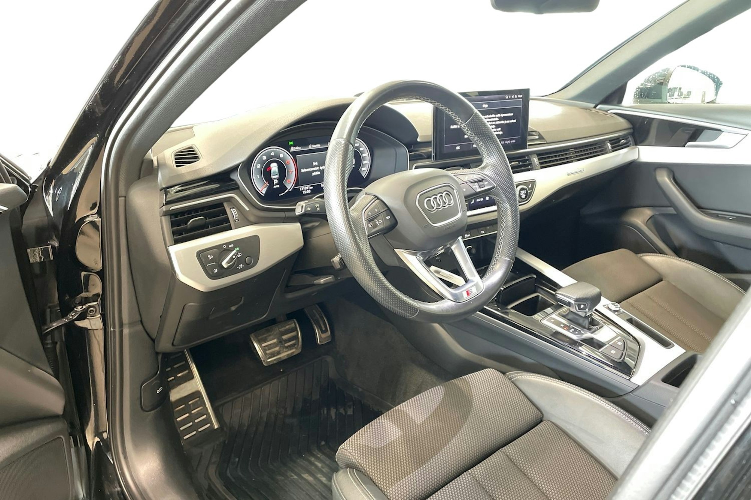 musta Audi A4 2021 kuva 7.