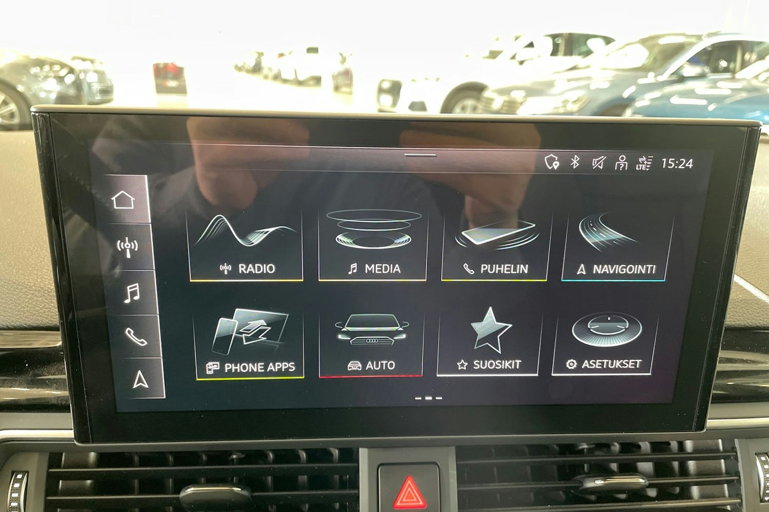 musta Audi A4 2021 kuva 23.