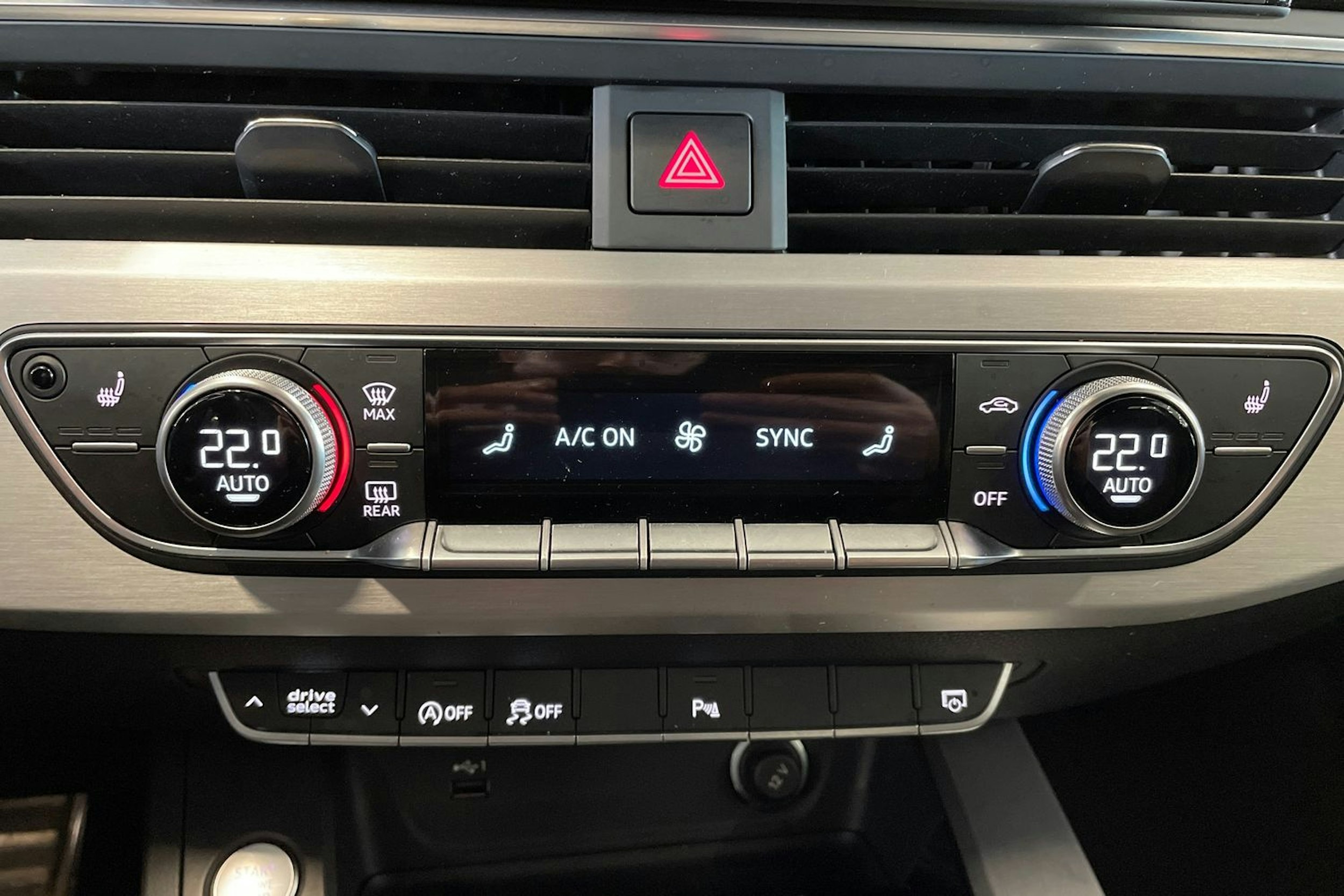 musta Audi A4 2021 kuva 30.