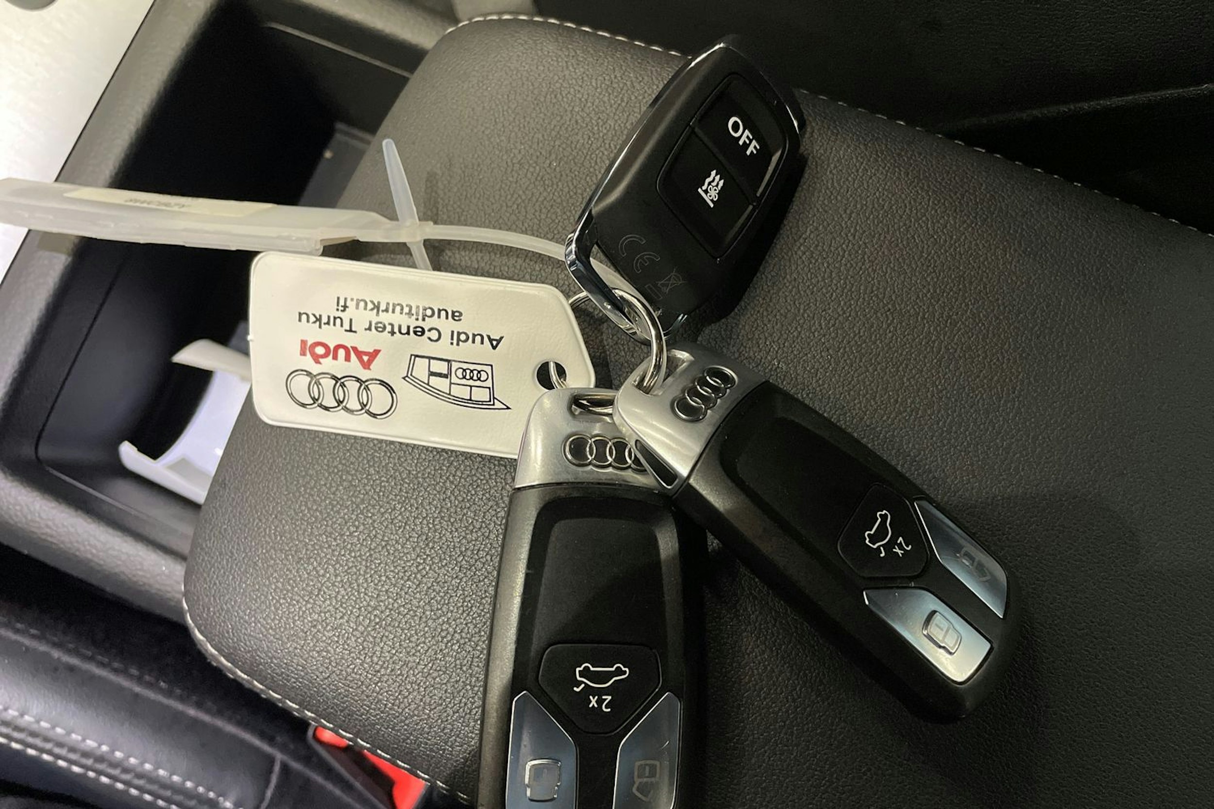 musta Audi A4 2021 kuva 35.