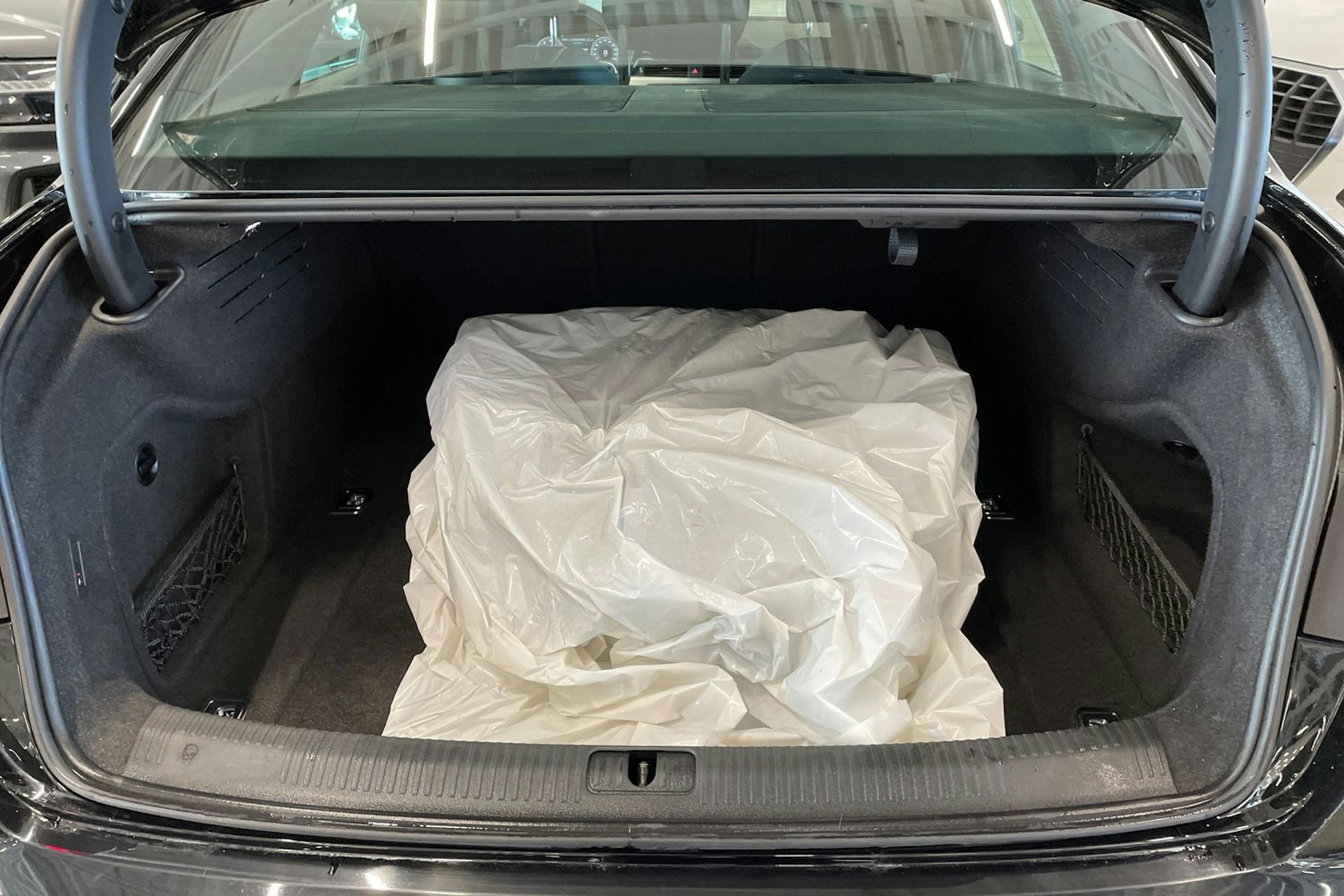 musta Audi A4 2021 kuva 36.