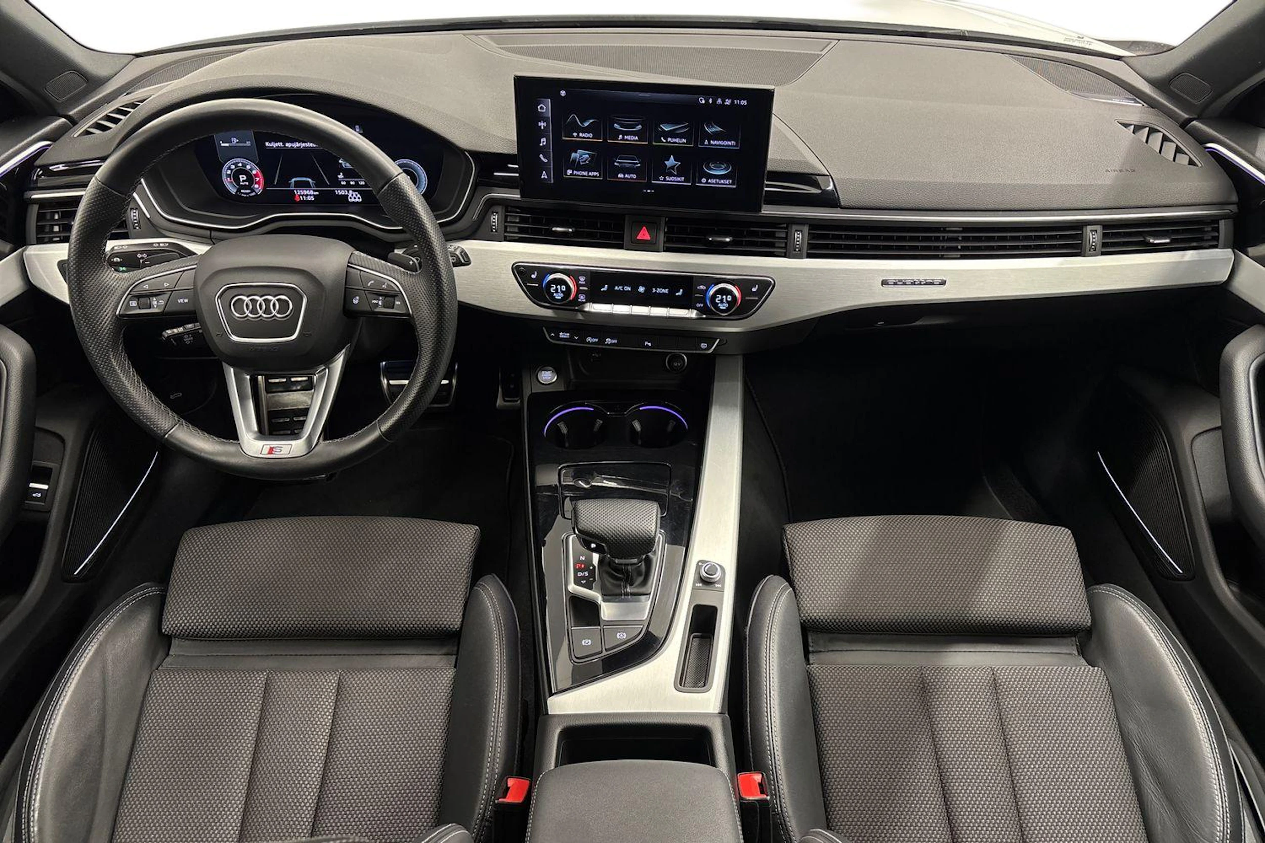 valkoinen Audi A4 2021 kuva 7.