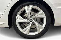 valkoinen Audi A4 2021 kuva 9.