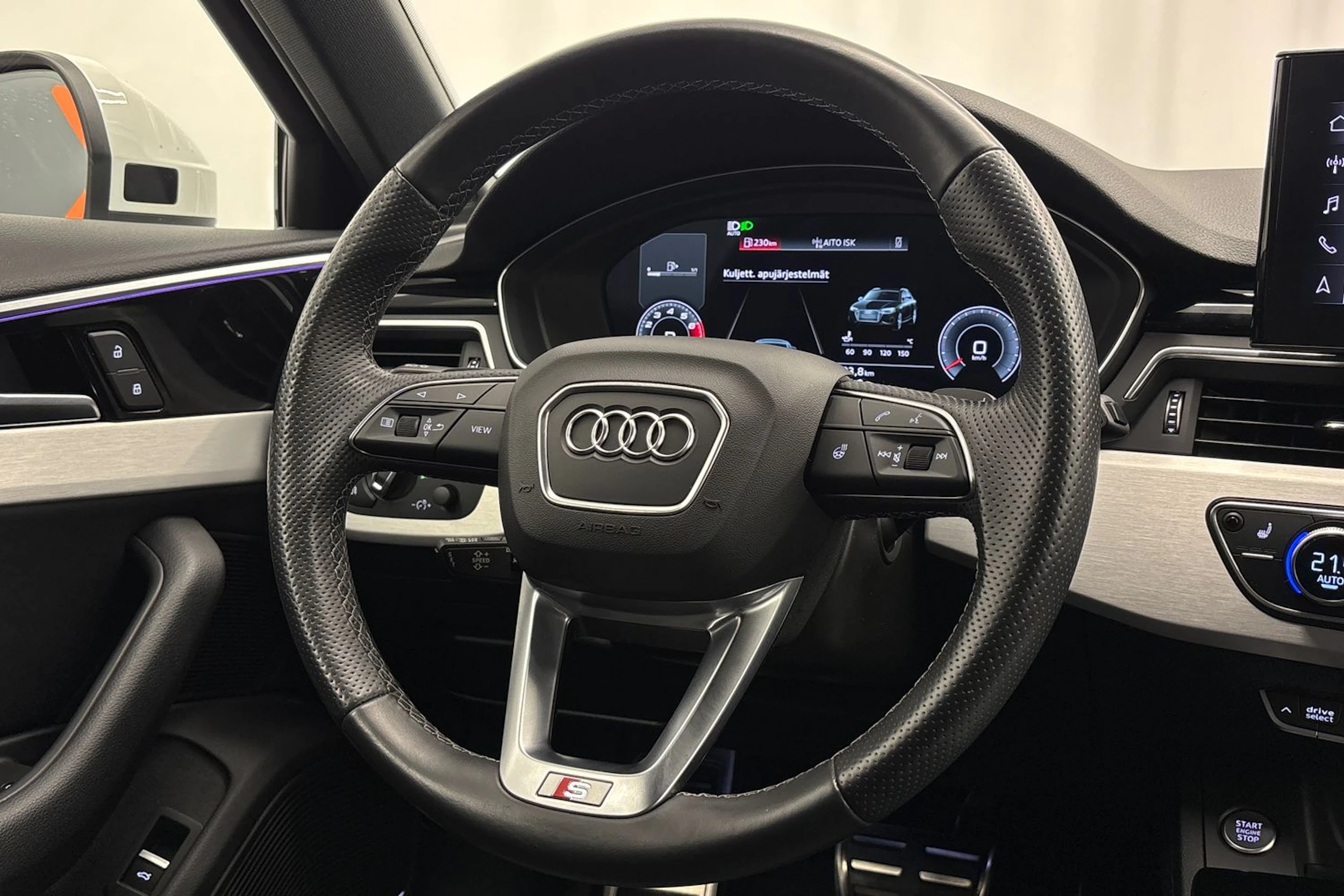 valkoinen Audi A4 2021 kuva 13.