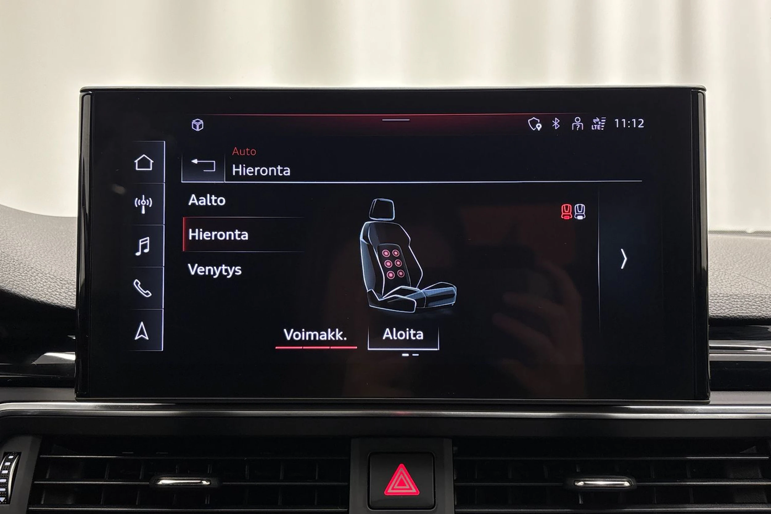 valkoinen Audi A4 2021 kuva 22.