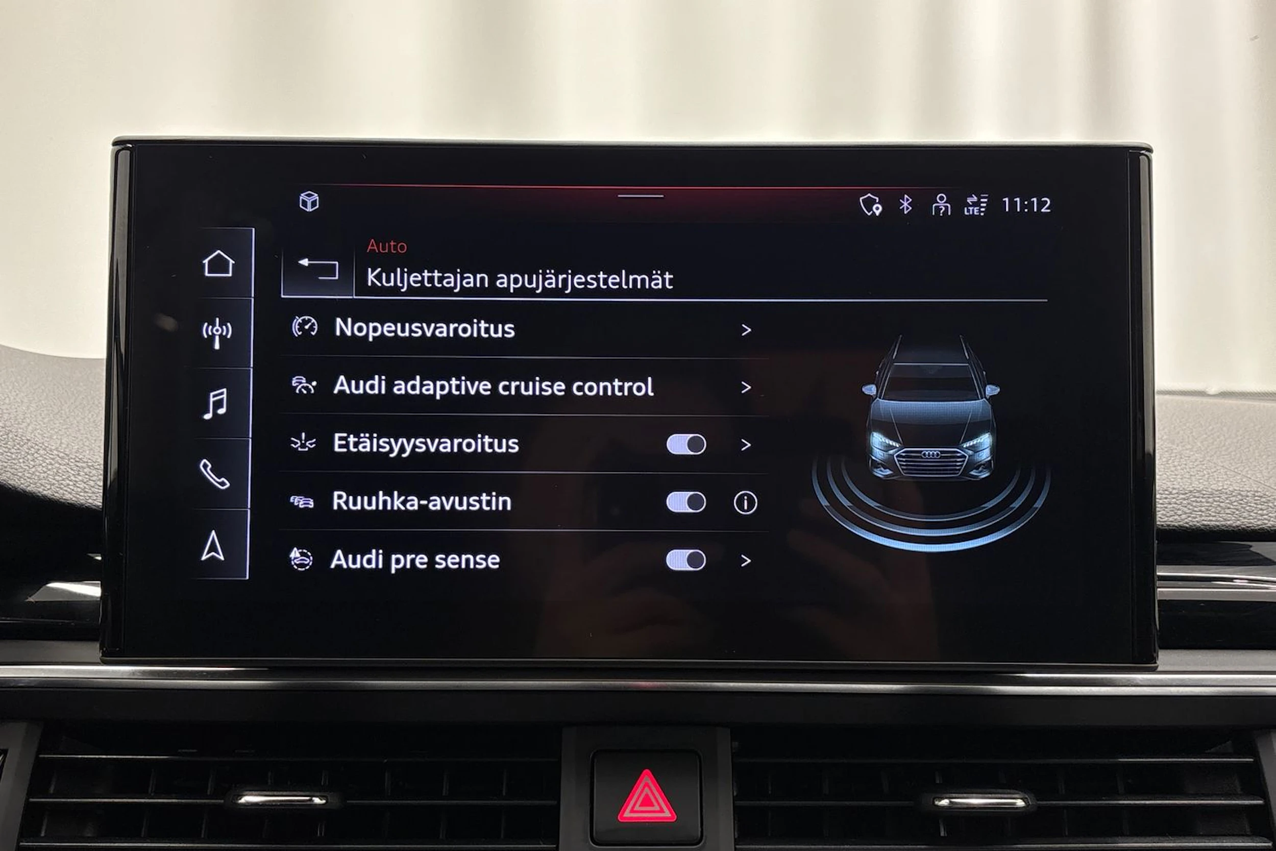valkoinen Audi A4 2021 kuva 23.