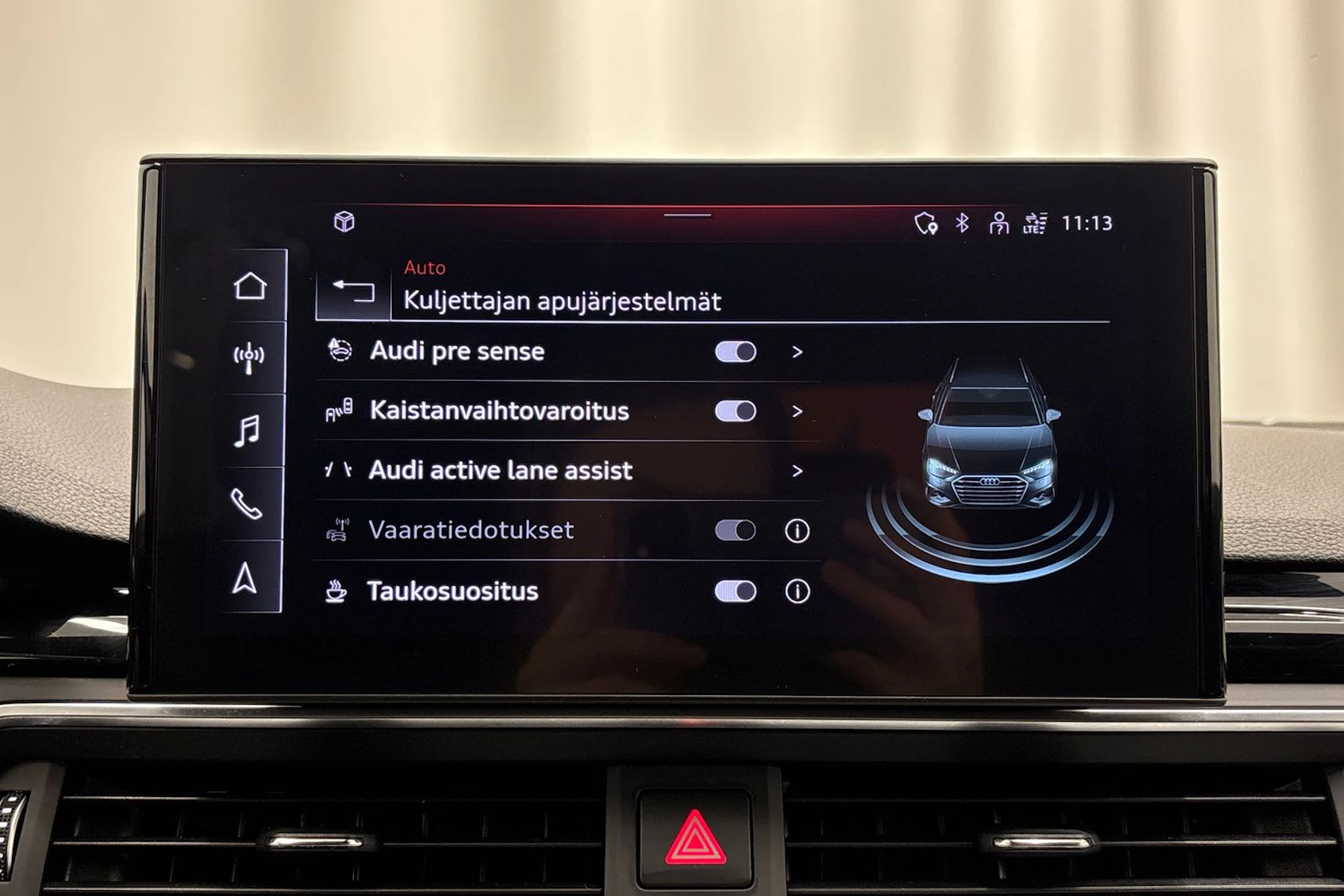 valkoinen Audi A4 2021 kuva 24.