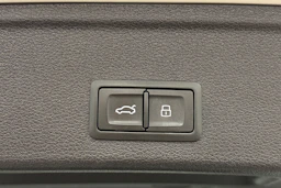 valkoinen Audi A4 2021 kuva 27.