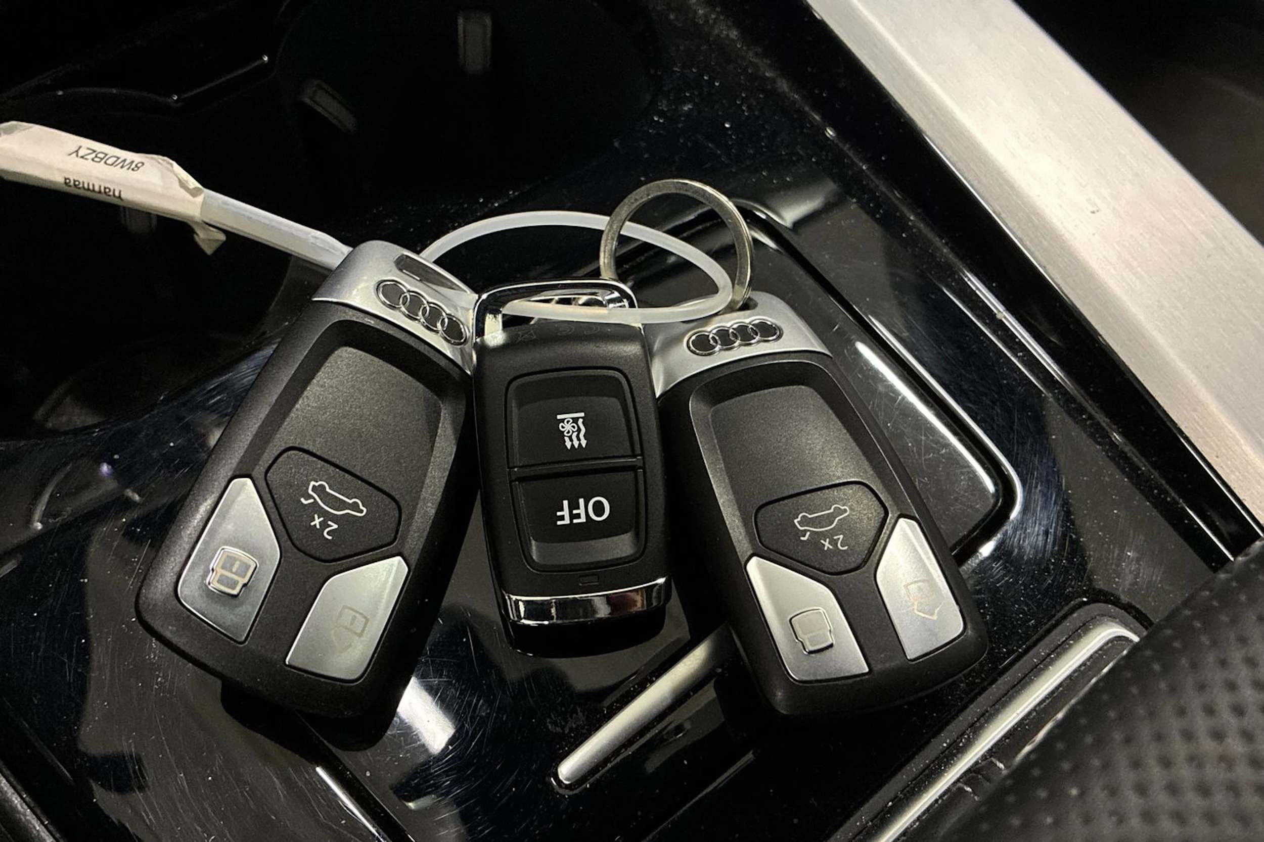 vihreä Audi A4 2021 kuva 6.