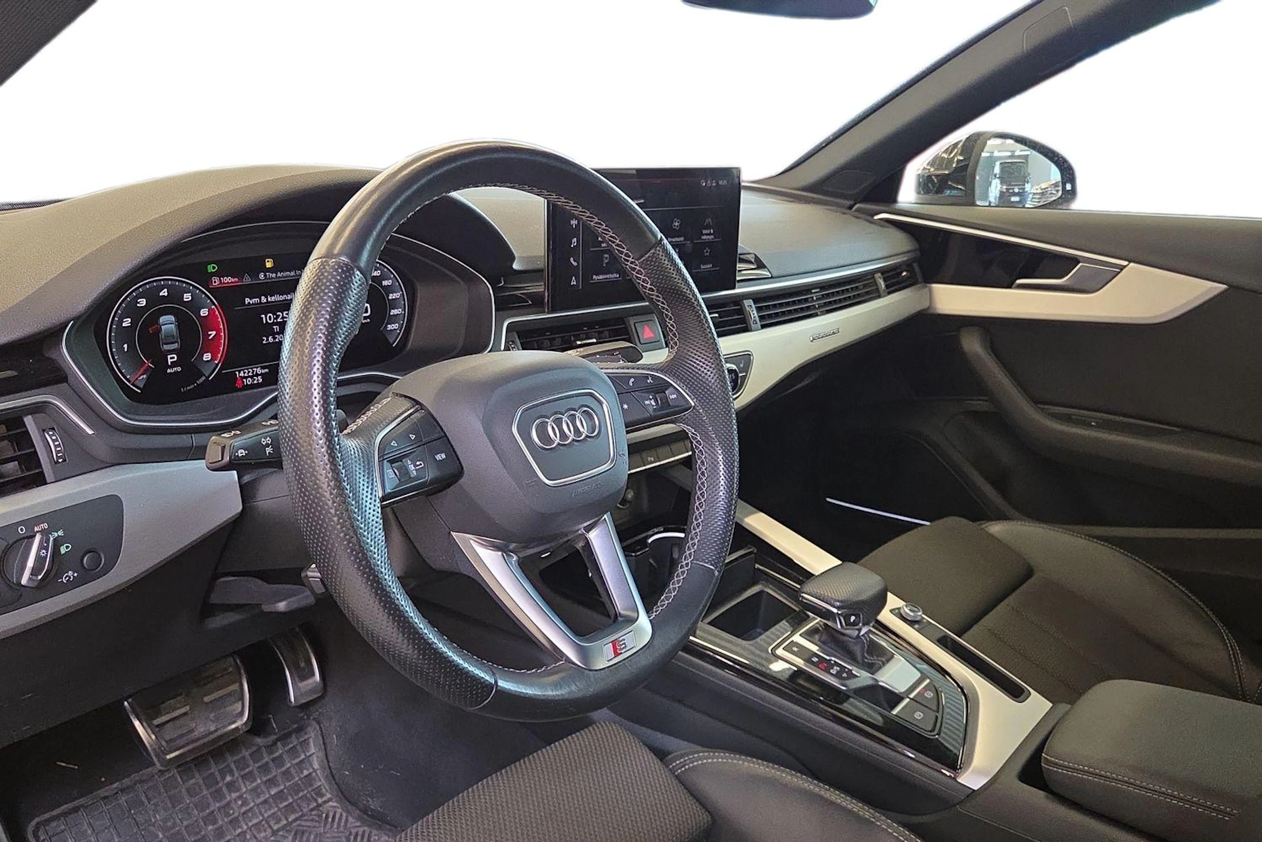 Musta Audi A4 2021 kuva 3.