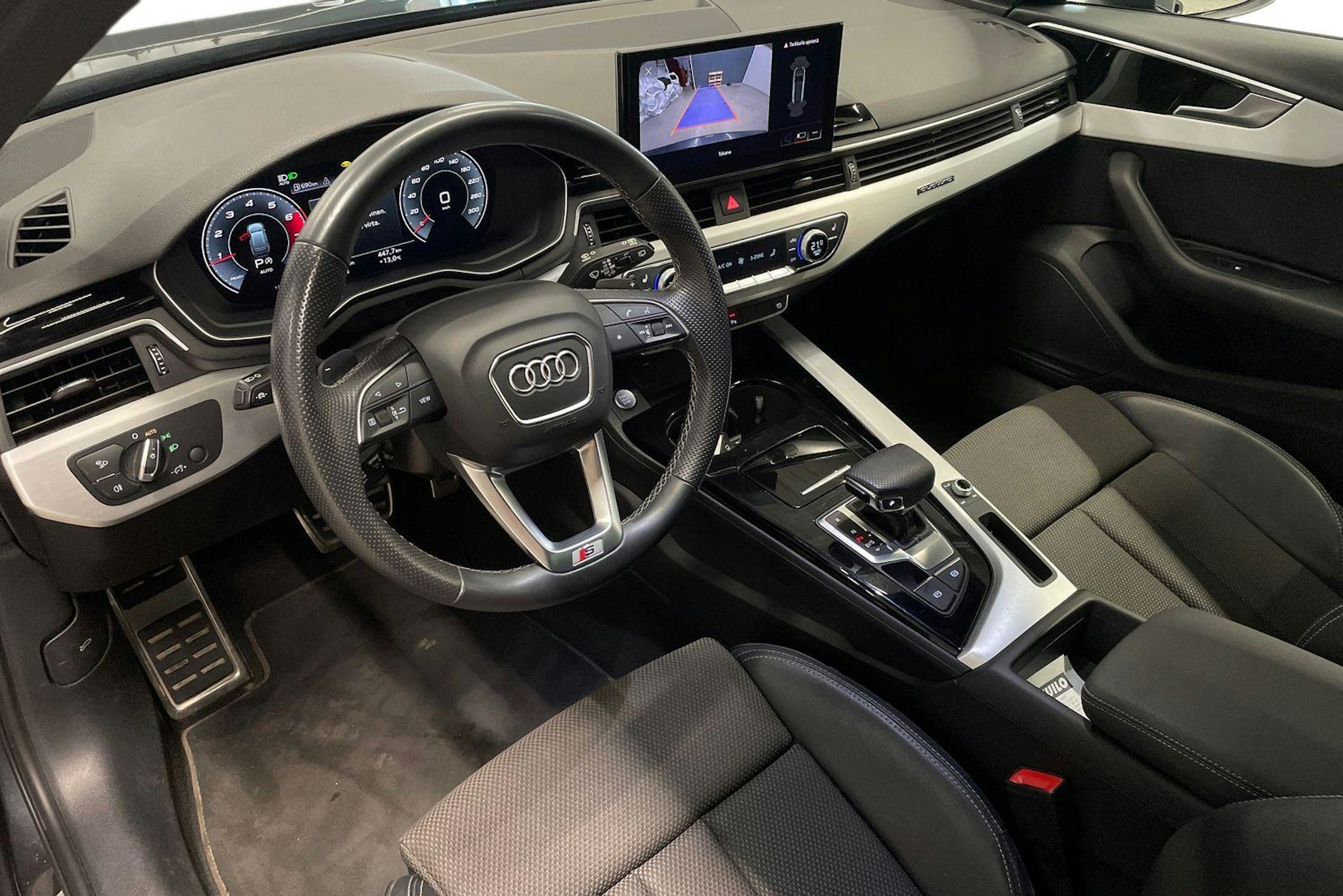 Harmaa Audi A4 2021 kuva 7.