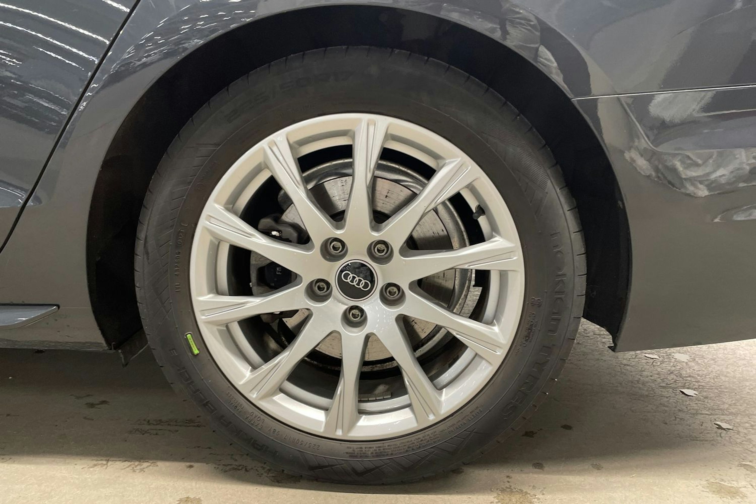 Harmaa Audi A4 2021 kuva 13.
