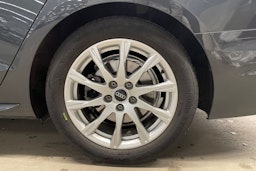 Harmaa Audi A4 2021 kuva 13.