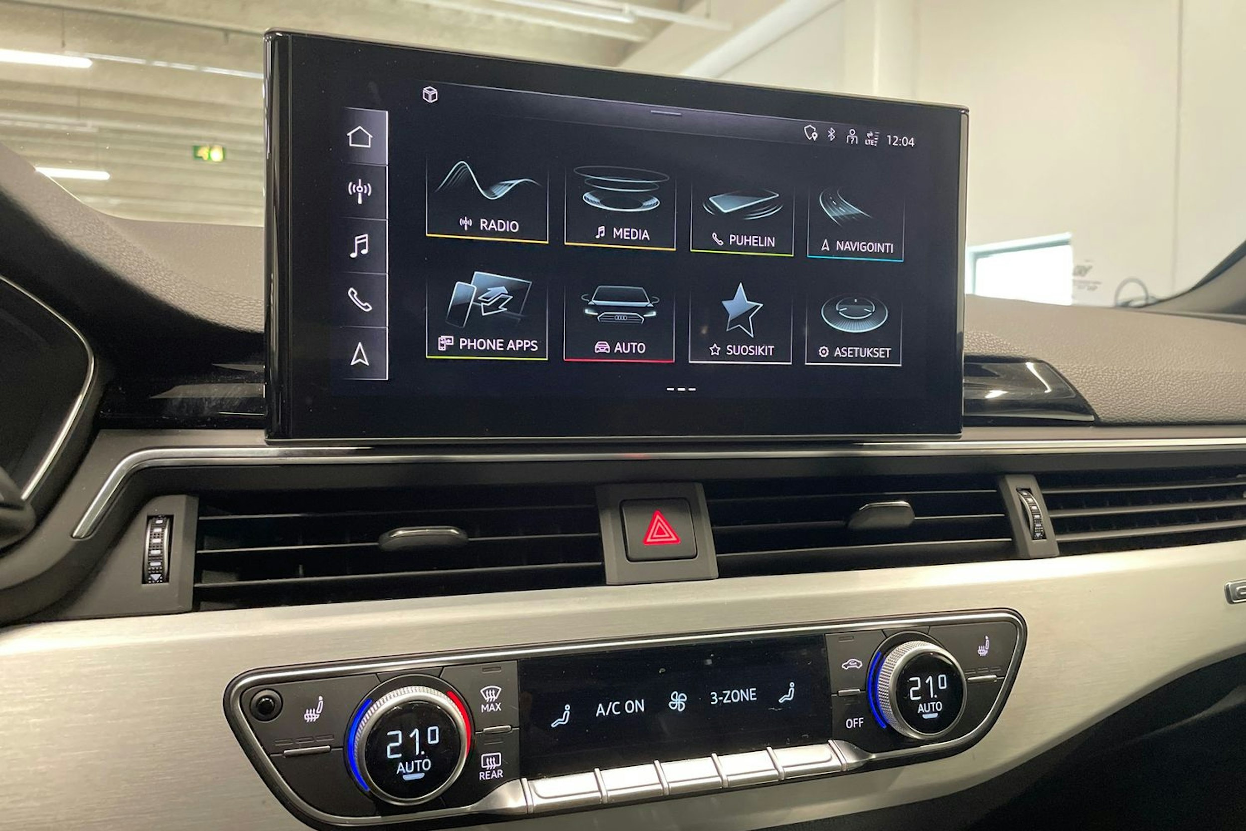 Harmaa Audi A4 2021 kuva 16.