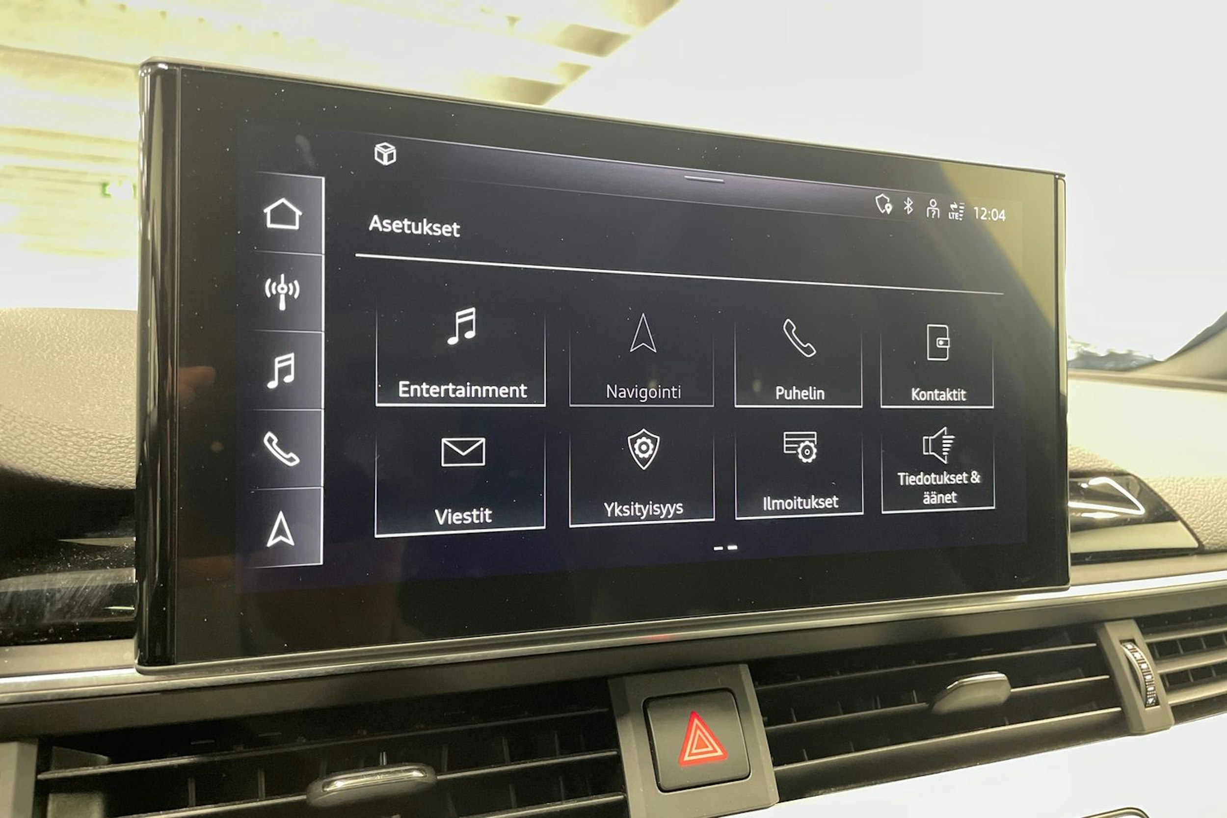 Harmaa Audi A4 2021 kuva 19.
