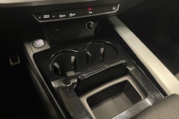 Harmaa Audi A4 2021 kuva 22.