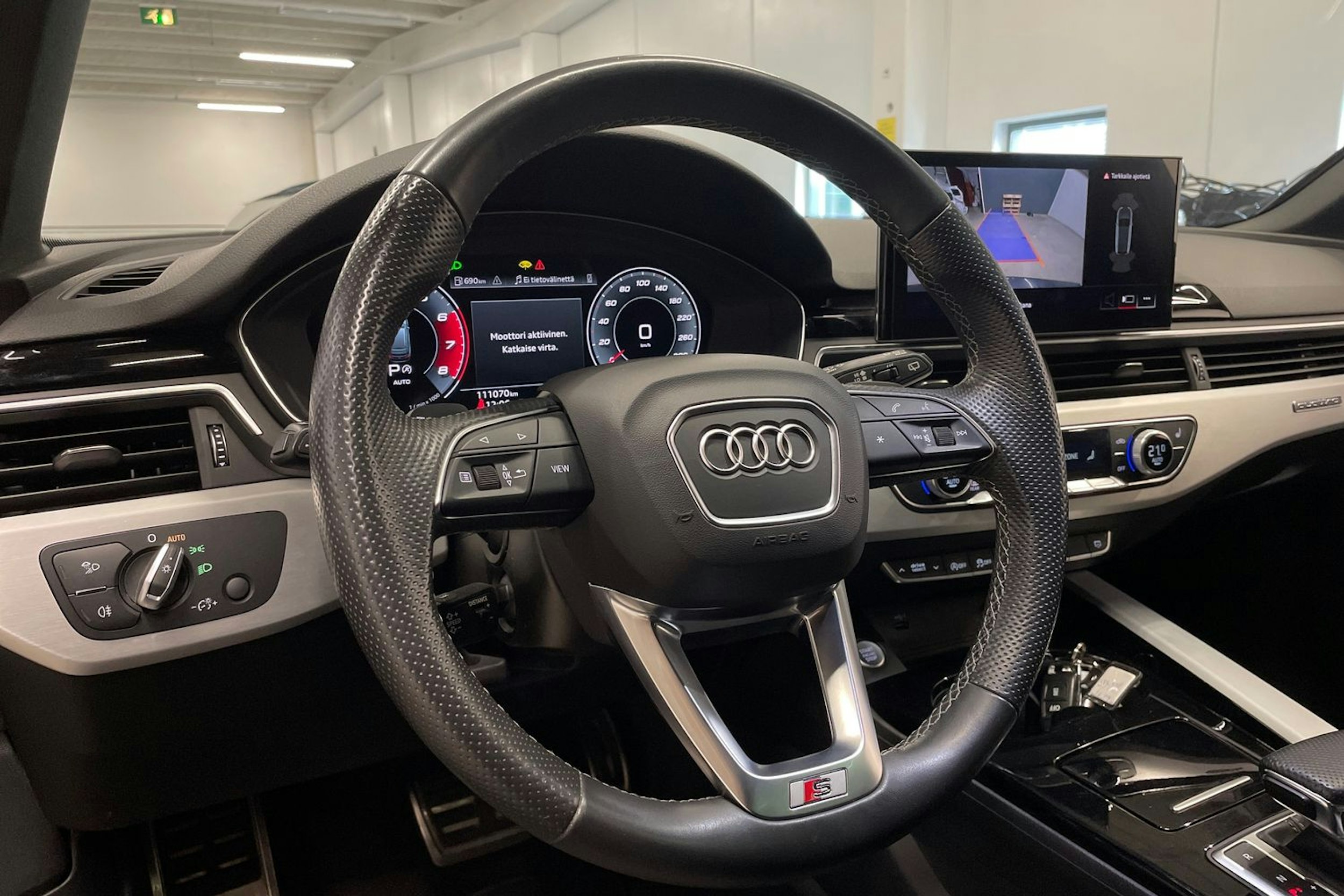 Harmaa Audi A4 2021 kuva 28.