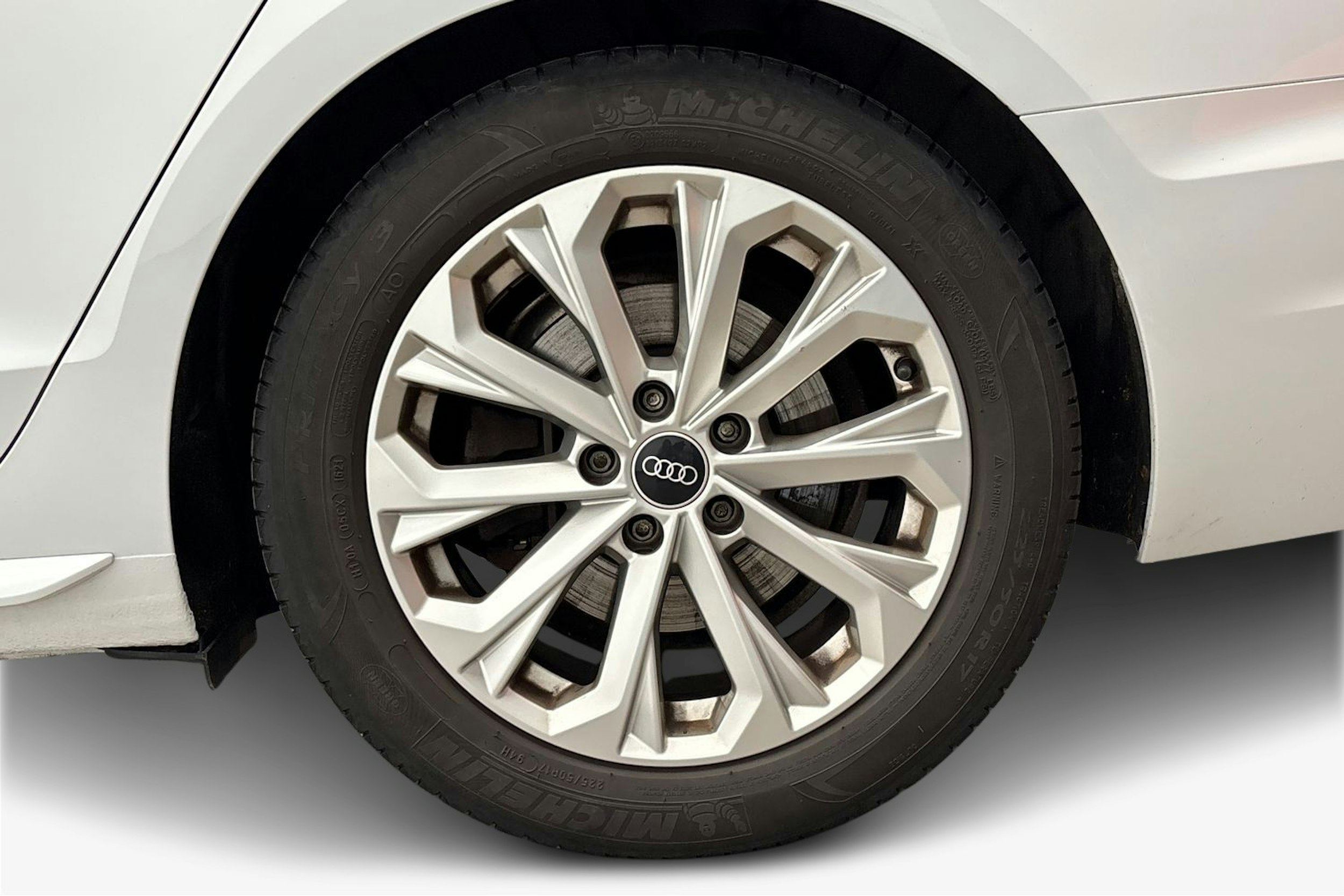 met. valkoinen Audi A4 2021 kuva 11.