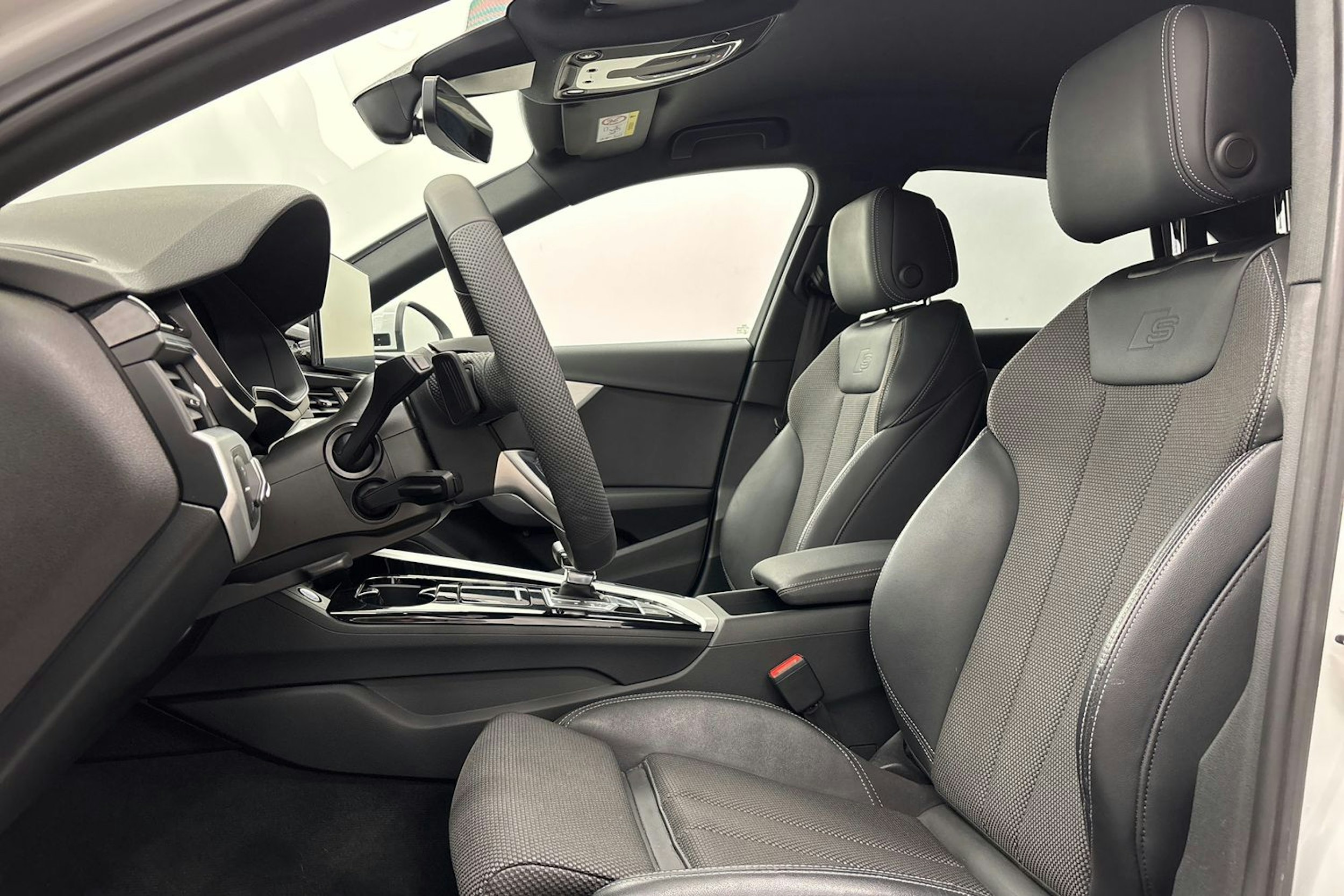 met. valkoinen Audi A4 2021 kuva 14.