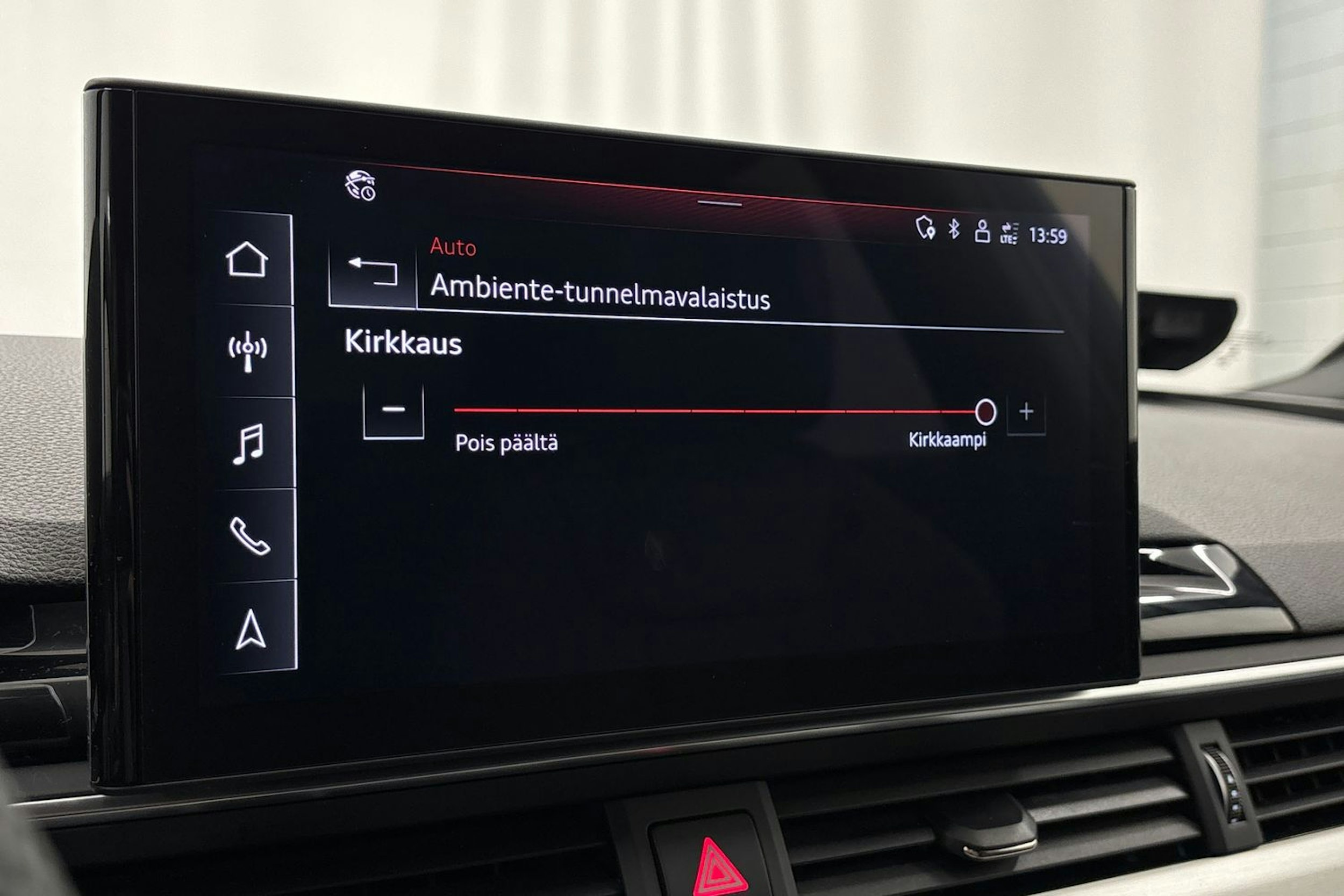 met. valkoinen Audi A4 2021 kuva 24.
