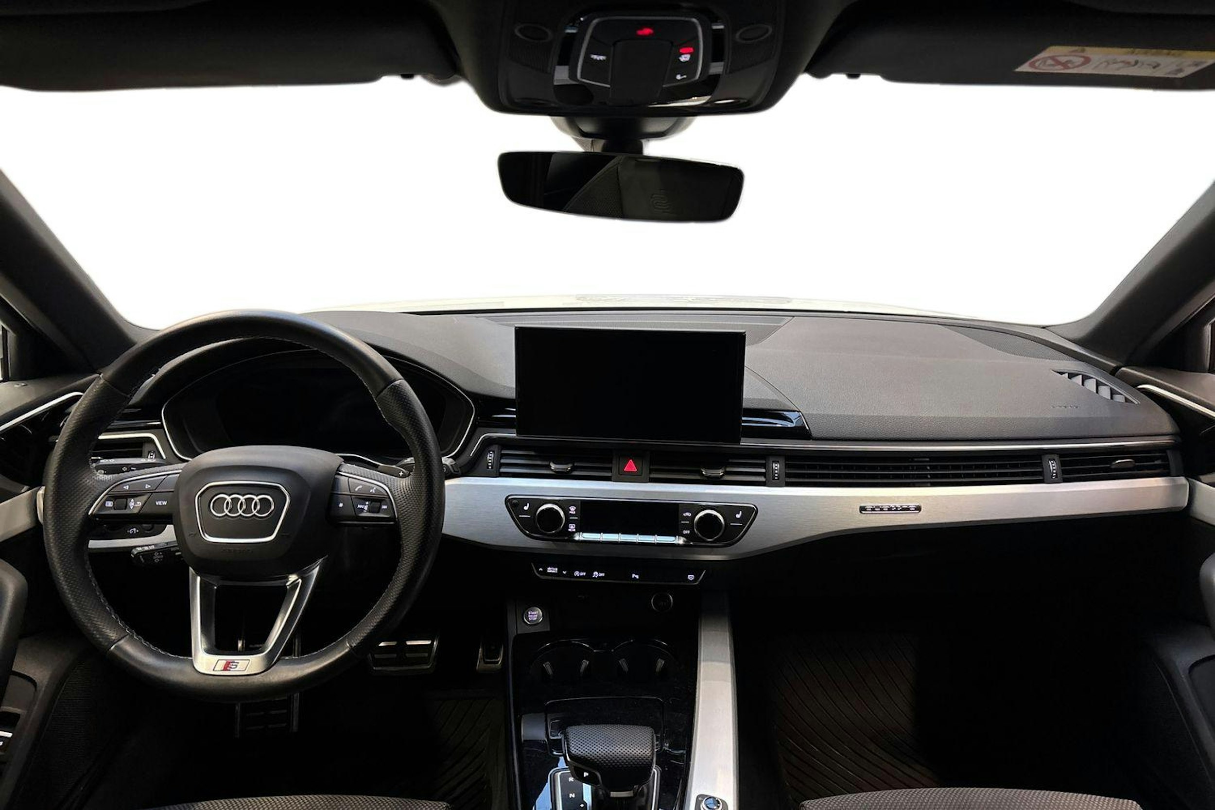 valkoinen Audi A4 2021 kuva 7.