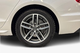 valkoinen Audi A4 2021 kuva 9.