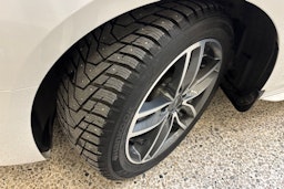 valkoinen Audi A4 2021 kuva 10.