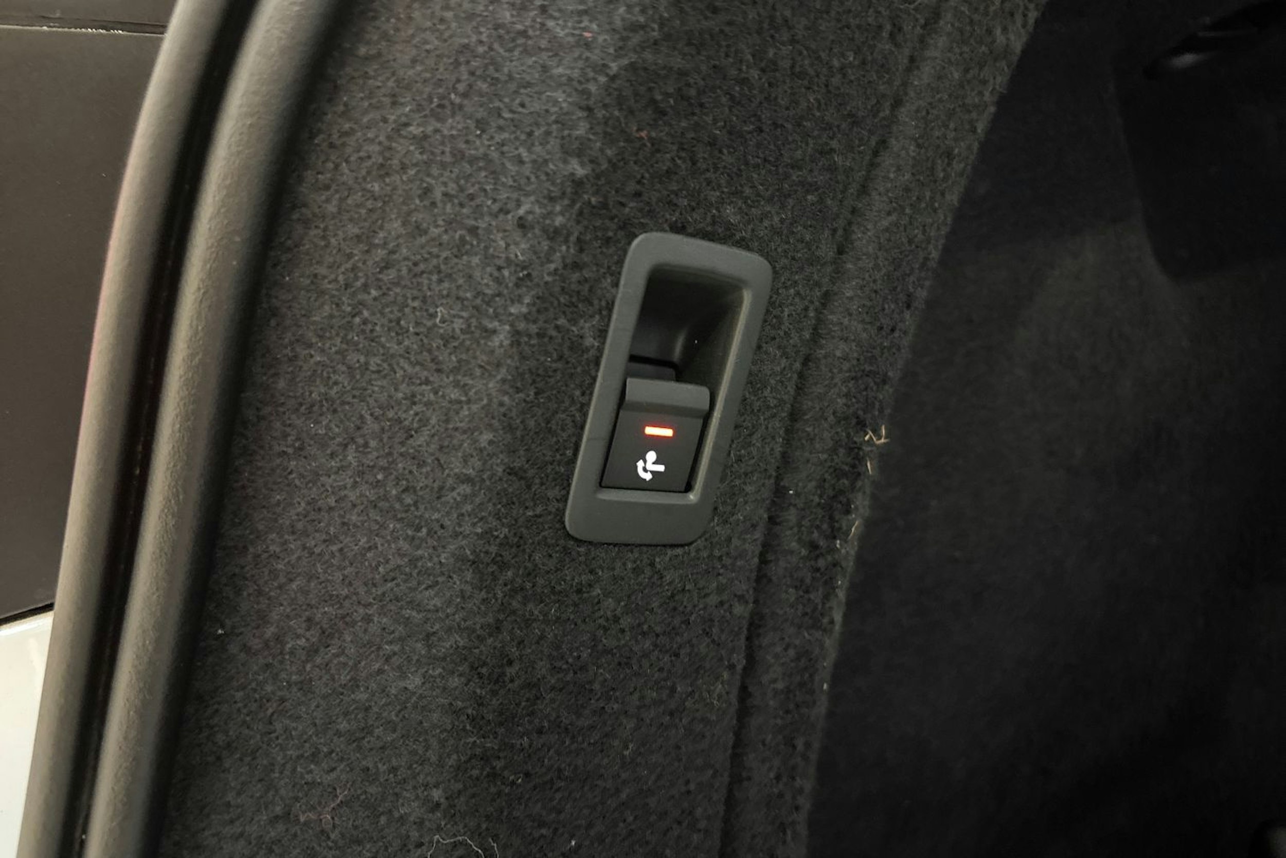 valkoinen Audi A4 2021 kuva 14.