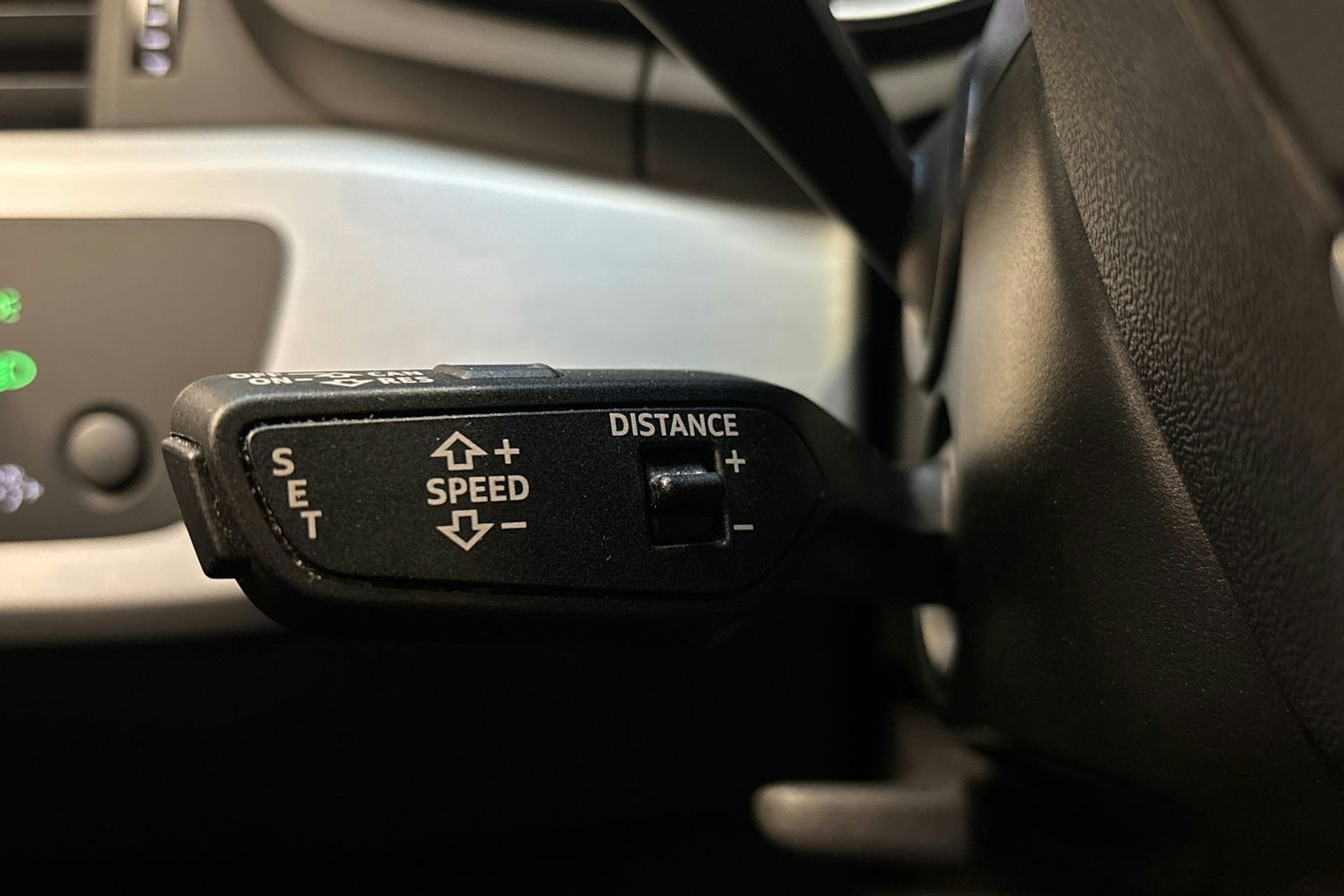 valkoinen Audi A4 2021 kuva 19.