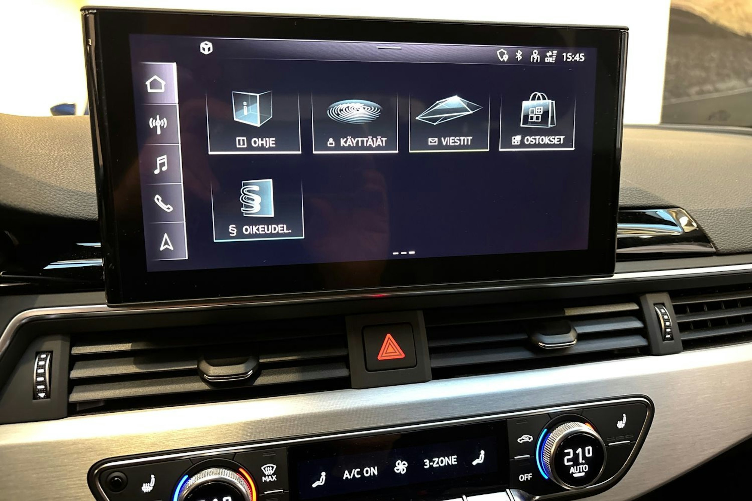 valkoinen Audi A4 2021 kuva 24.