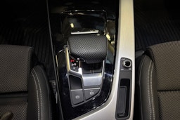 valkoinen Audi A4 2021 kuva 26.