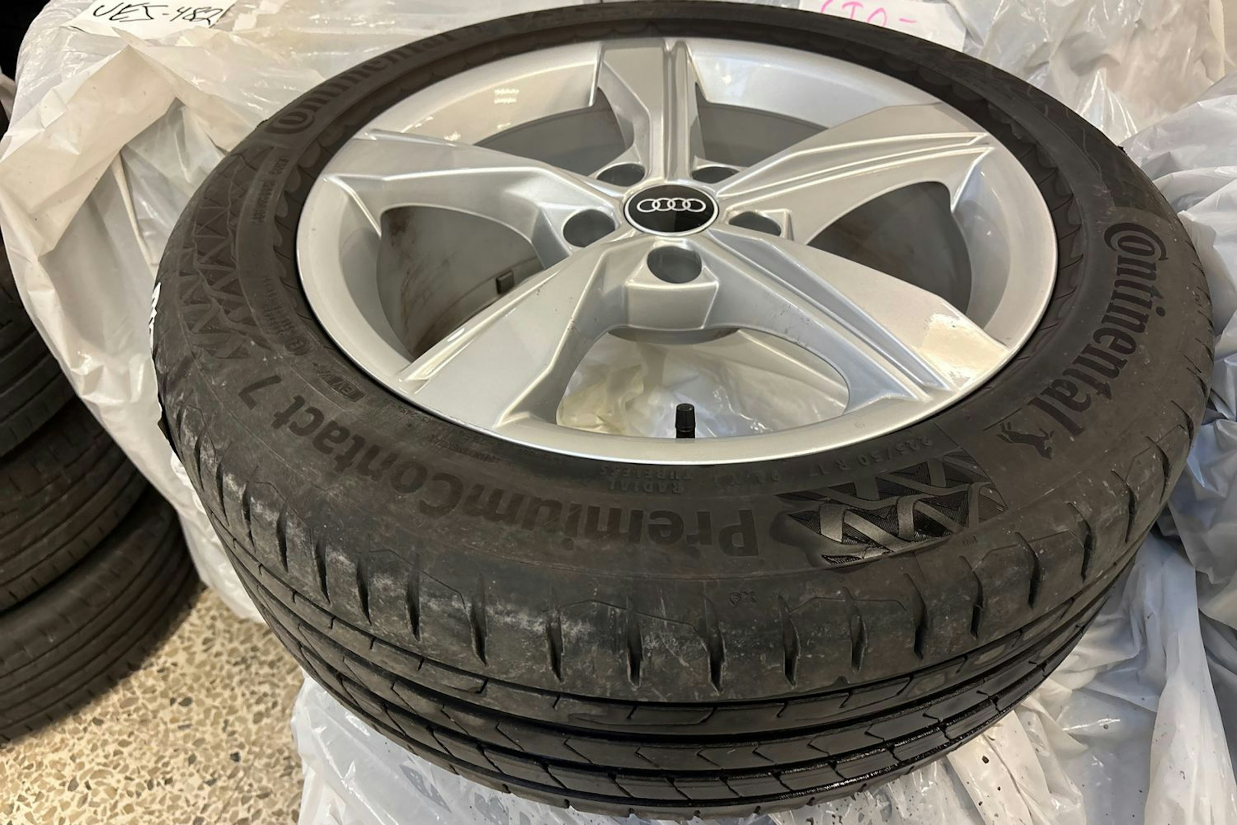 valkoinen Audi A4 2021 kuva 29.