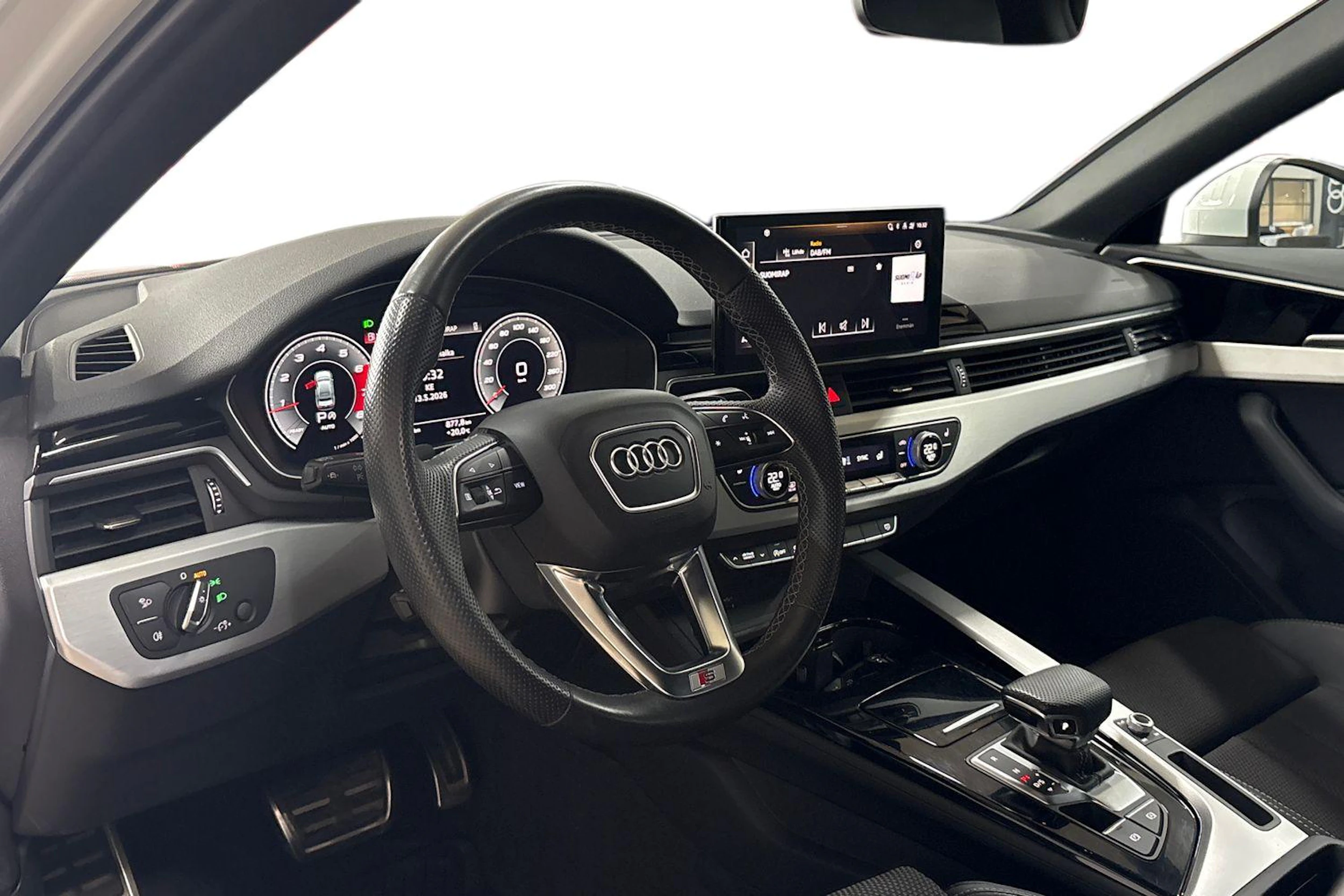 Valkoinen Audi A4 2021 kuva 8.