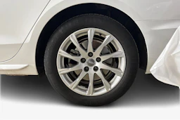 Valkoinen Audi A4 2021 kuva 12.