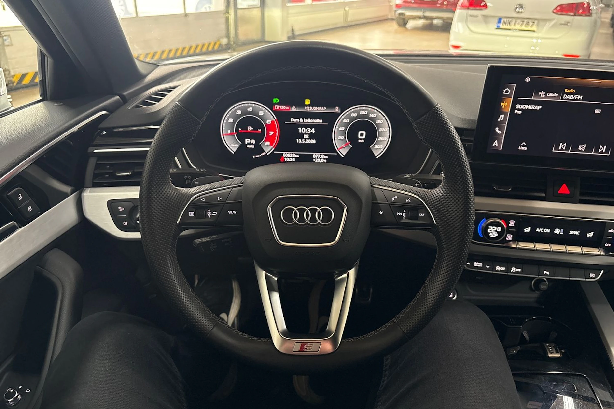Valkoinen Audi A4 2021 kuva 15.