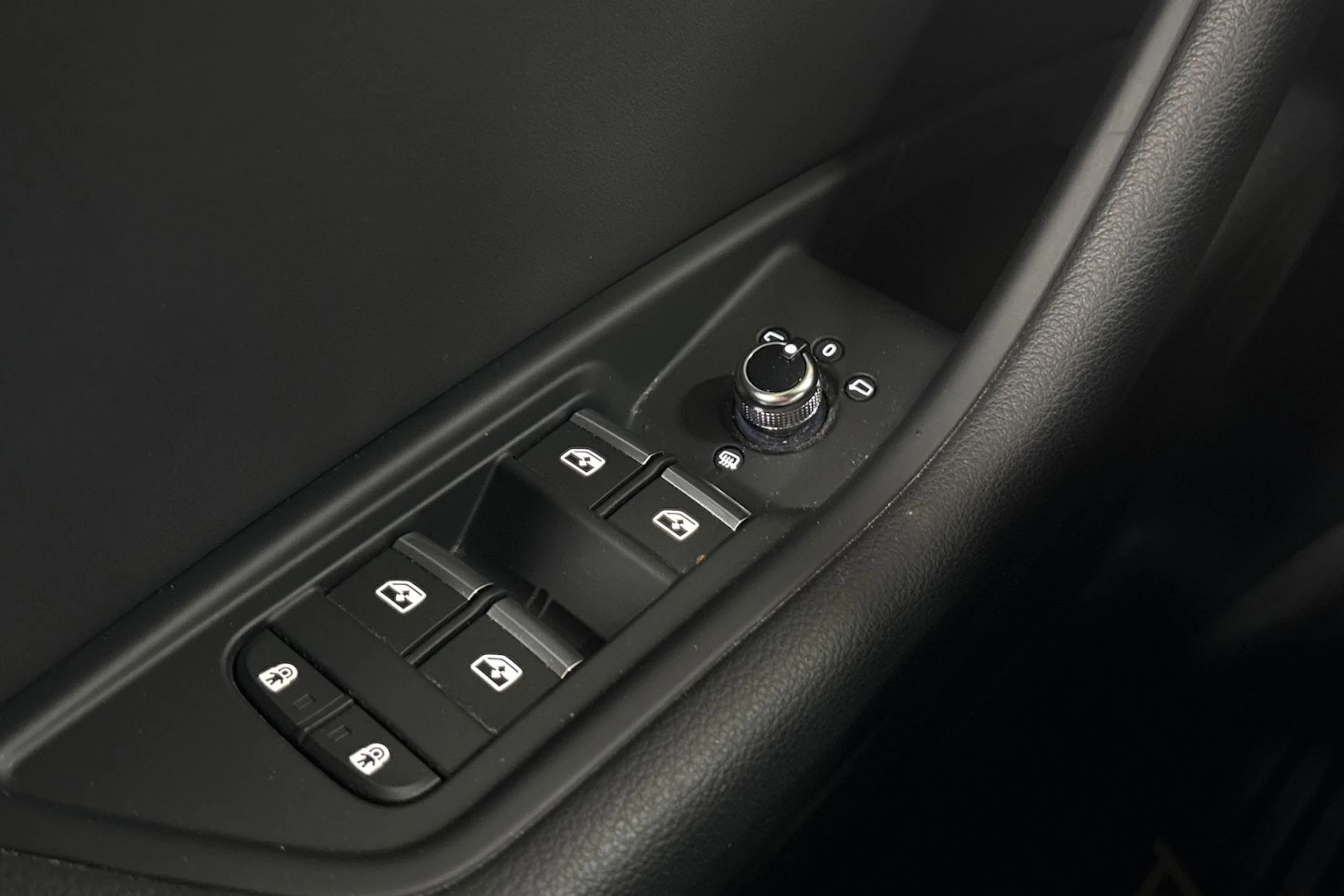Valkoinen Audi A4 2021 kuva 27.